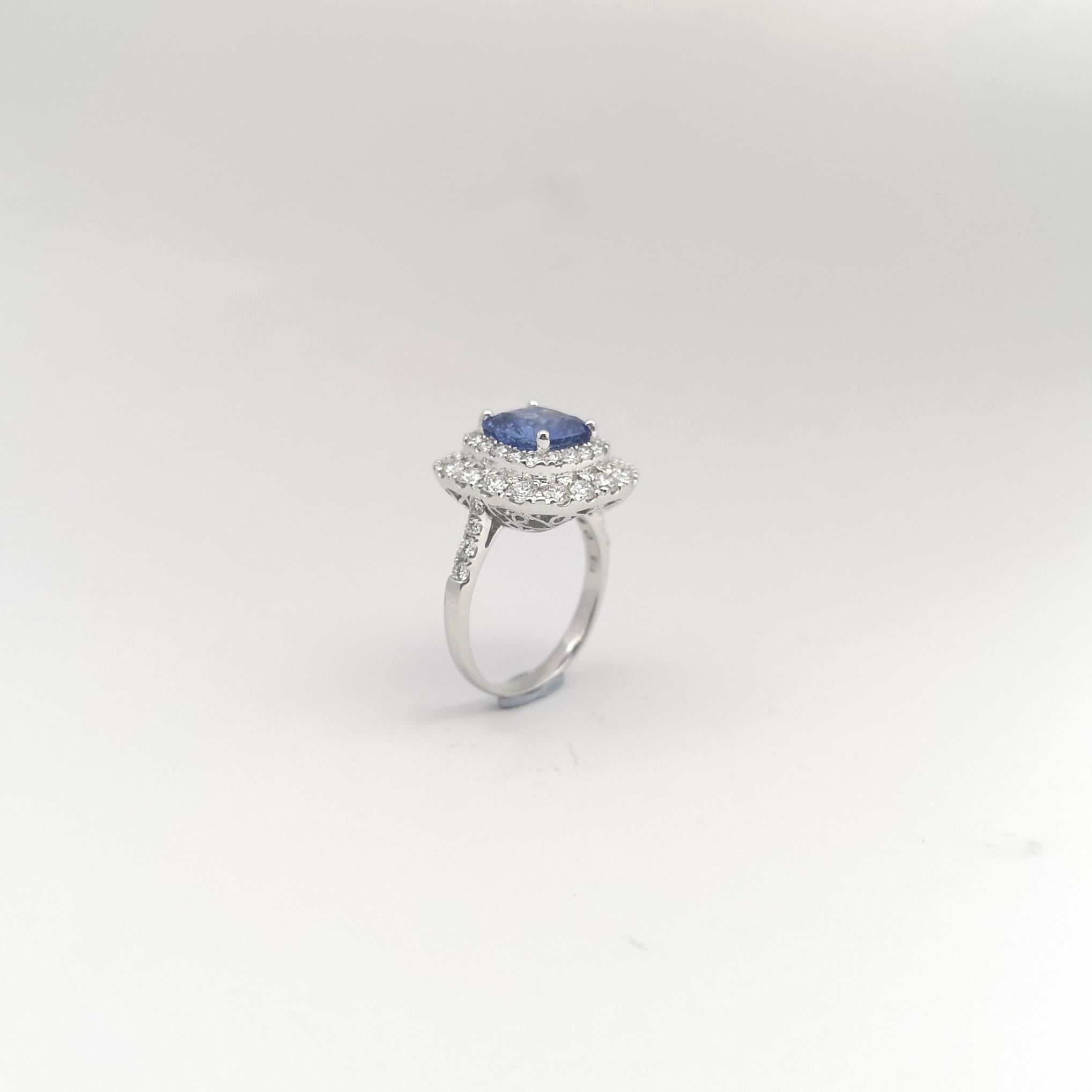 Bague en saphir bleu et diamants sertis en or blanc 18K en vente 8