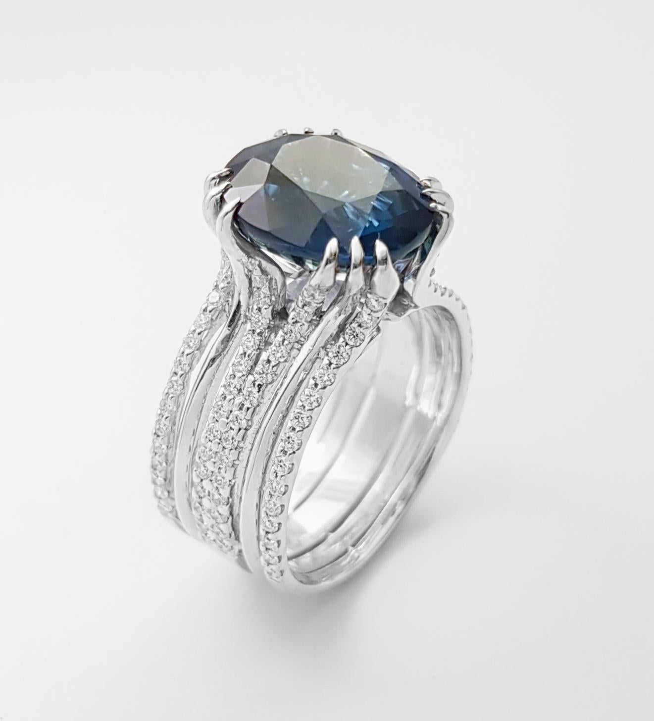 Blauer Saphir mit Diamantring in 18 Karat Weißgold gefasst im Angebot 8