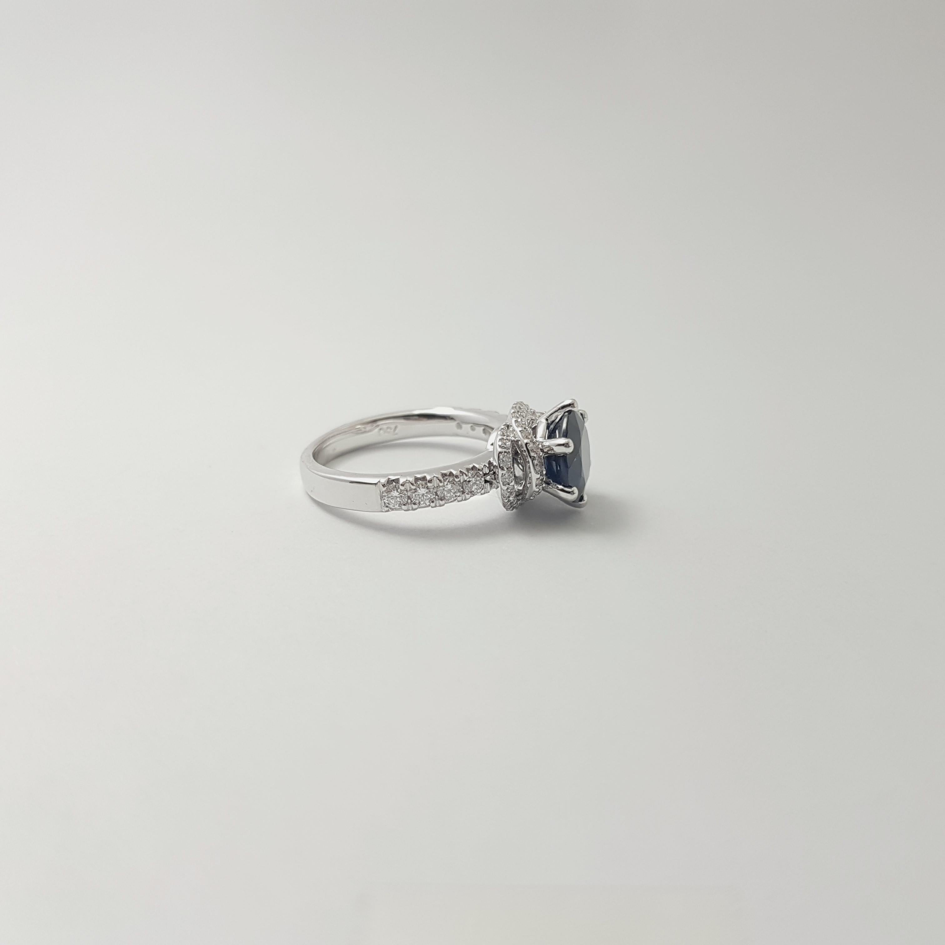 Blauer Saphir mit Diamantring in 18 Karat Weißgold gefasst im Angebot 8