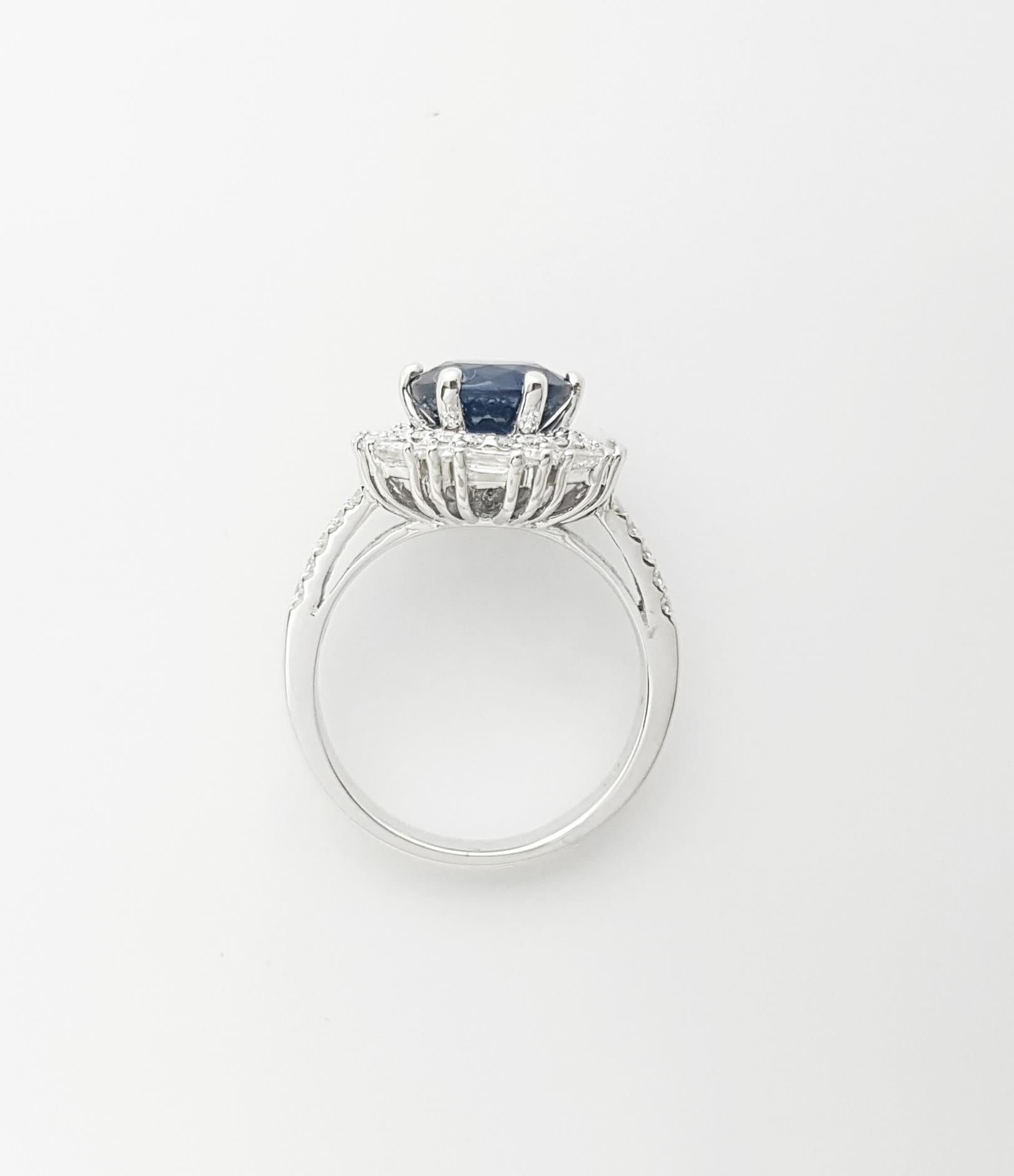 Blauer Saphir mit Diamantring in 18 Karat Weißgold gefasst im Angebot 9