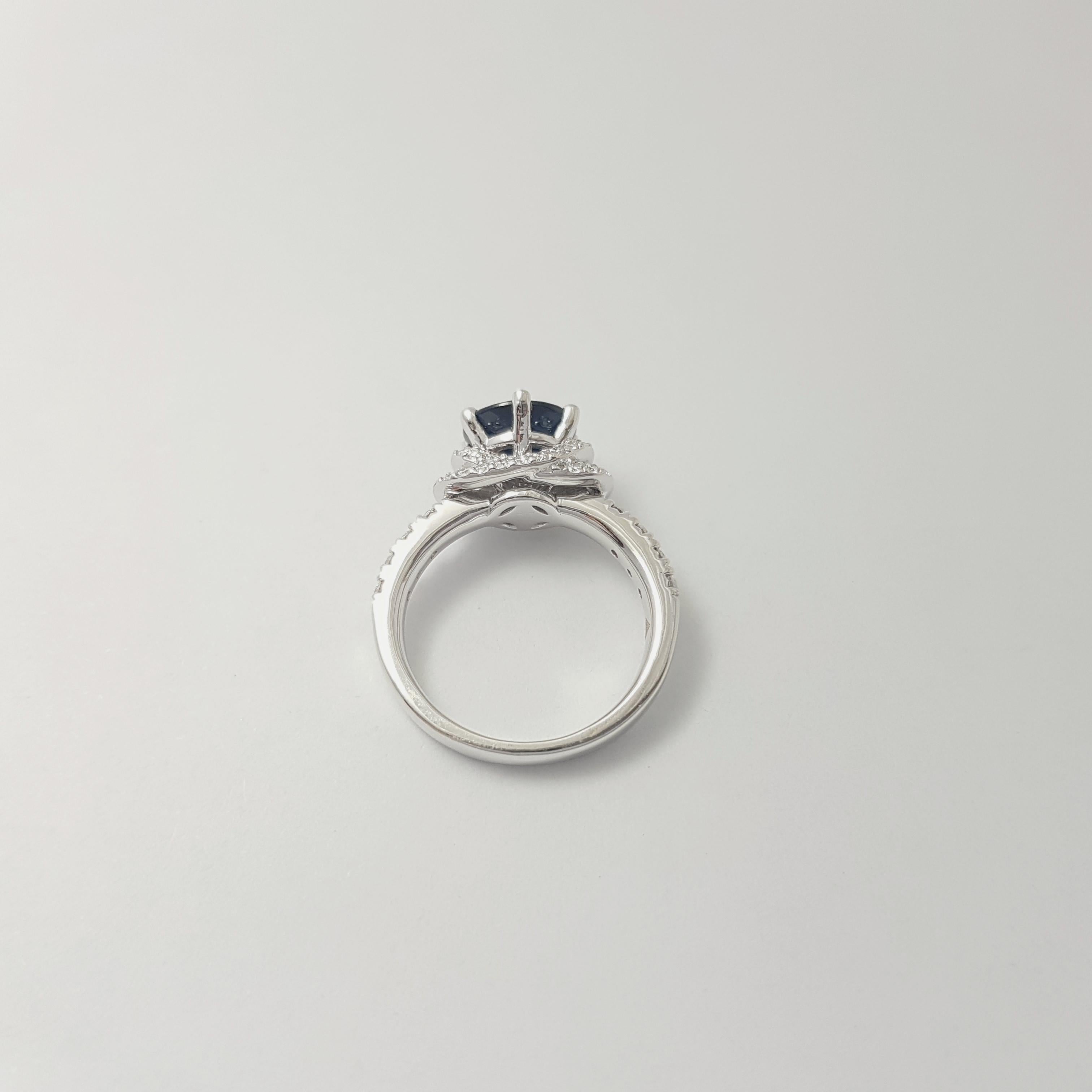 Blauer Saphir mit Diamantring in 18 Karat Weißgold gefasst im Angebot 9