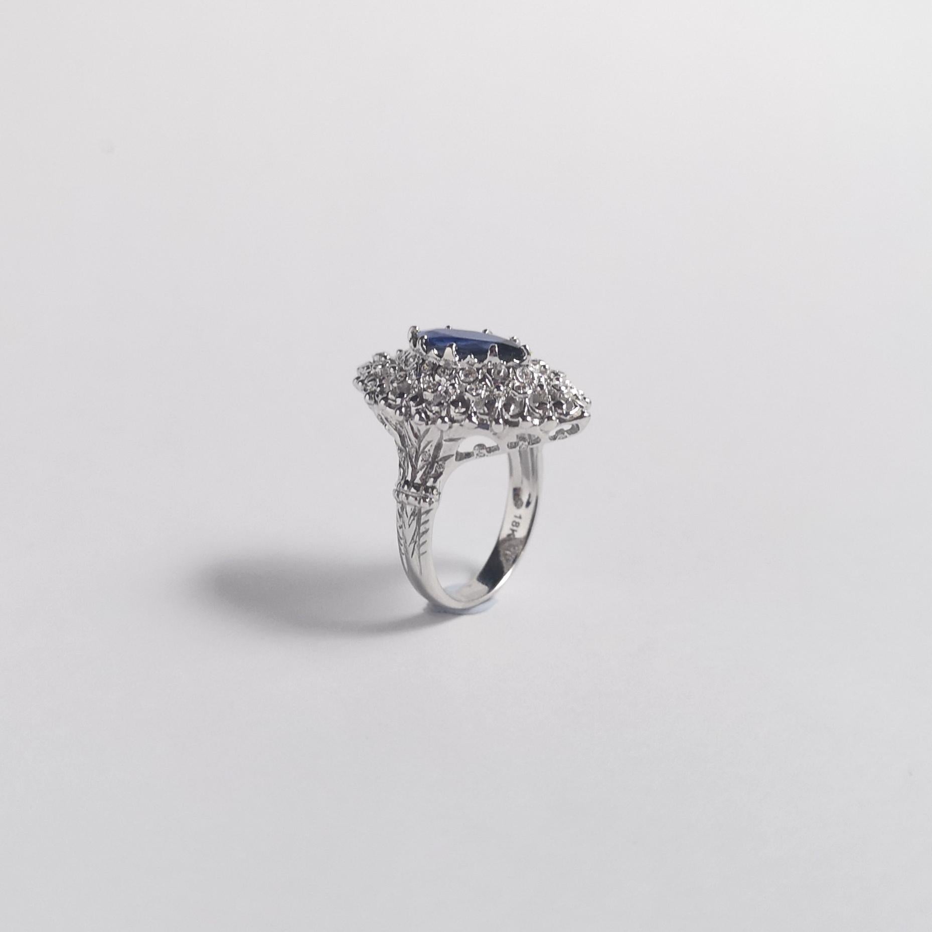 Blauer Saphir mit Diamantring in 18 Karat Weißgold gefasst im Angebot 10