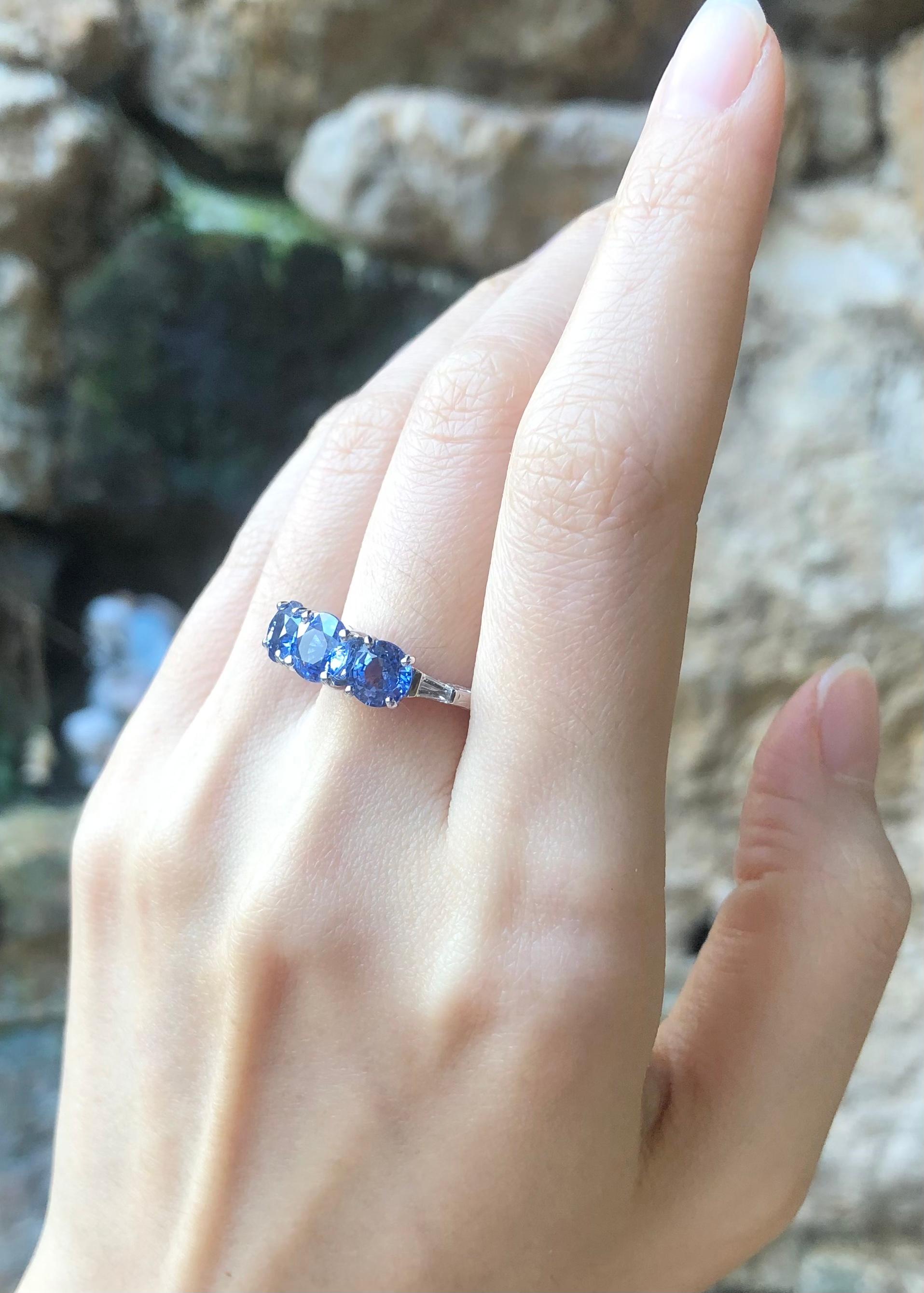 Blue Sapphire 3.25 carats with Diamond 0.09 carat Ring set in 18K White Gold Settings

Width:  1.7 cm 
Length: 0.6 cm
Ring Size: 53
Total Weight: 5.82 grams

