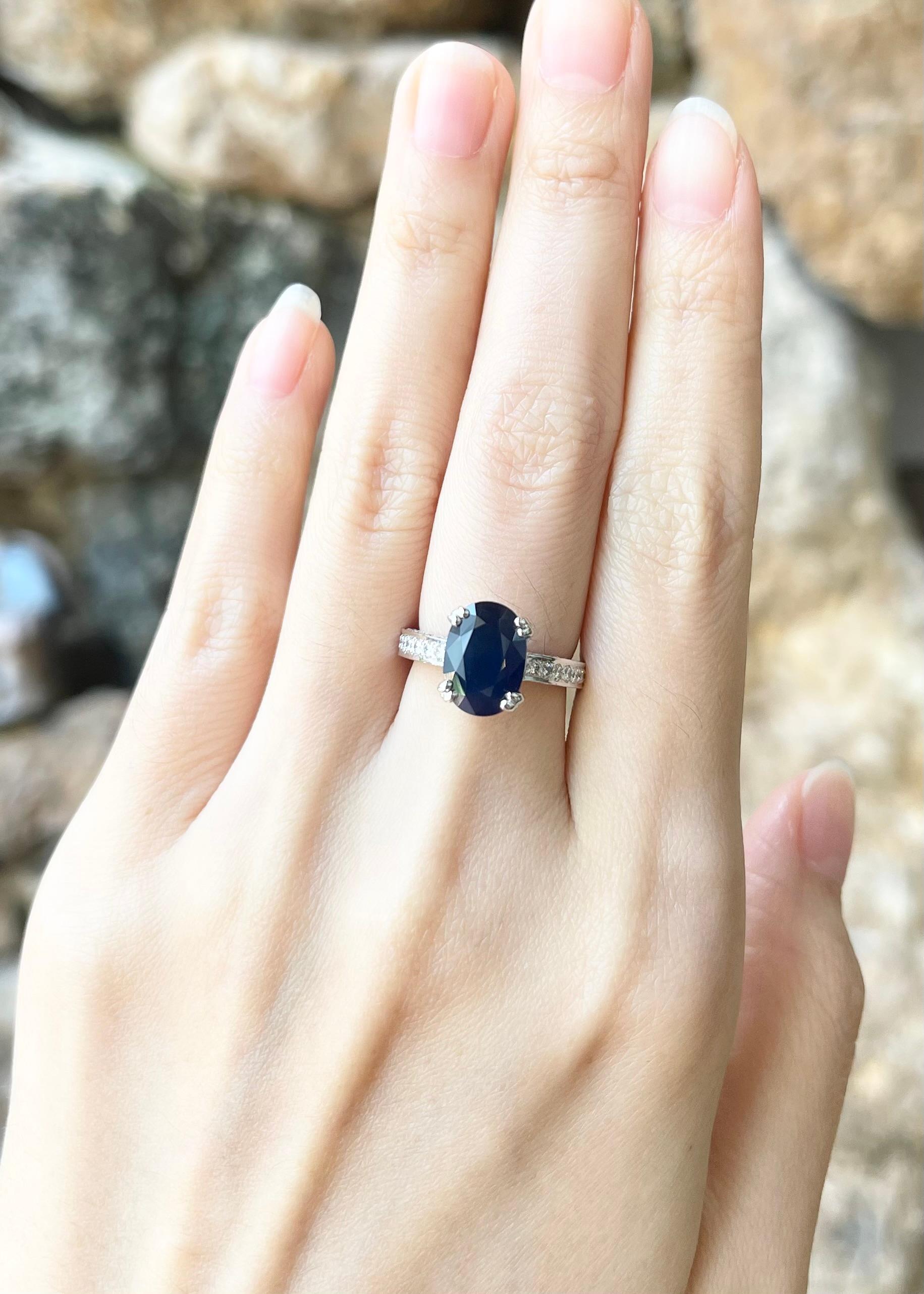 Blue Sapphire 3.32 carats with Diamond 1.35 carats Ring set in 18K White Gold Settings

Width:  0.8 cm 
Length: 1.0 cm
Ring Size: 49
Total Weight: 5.02 grams

