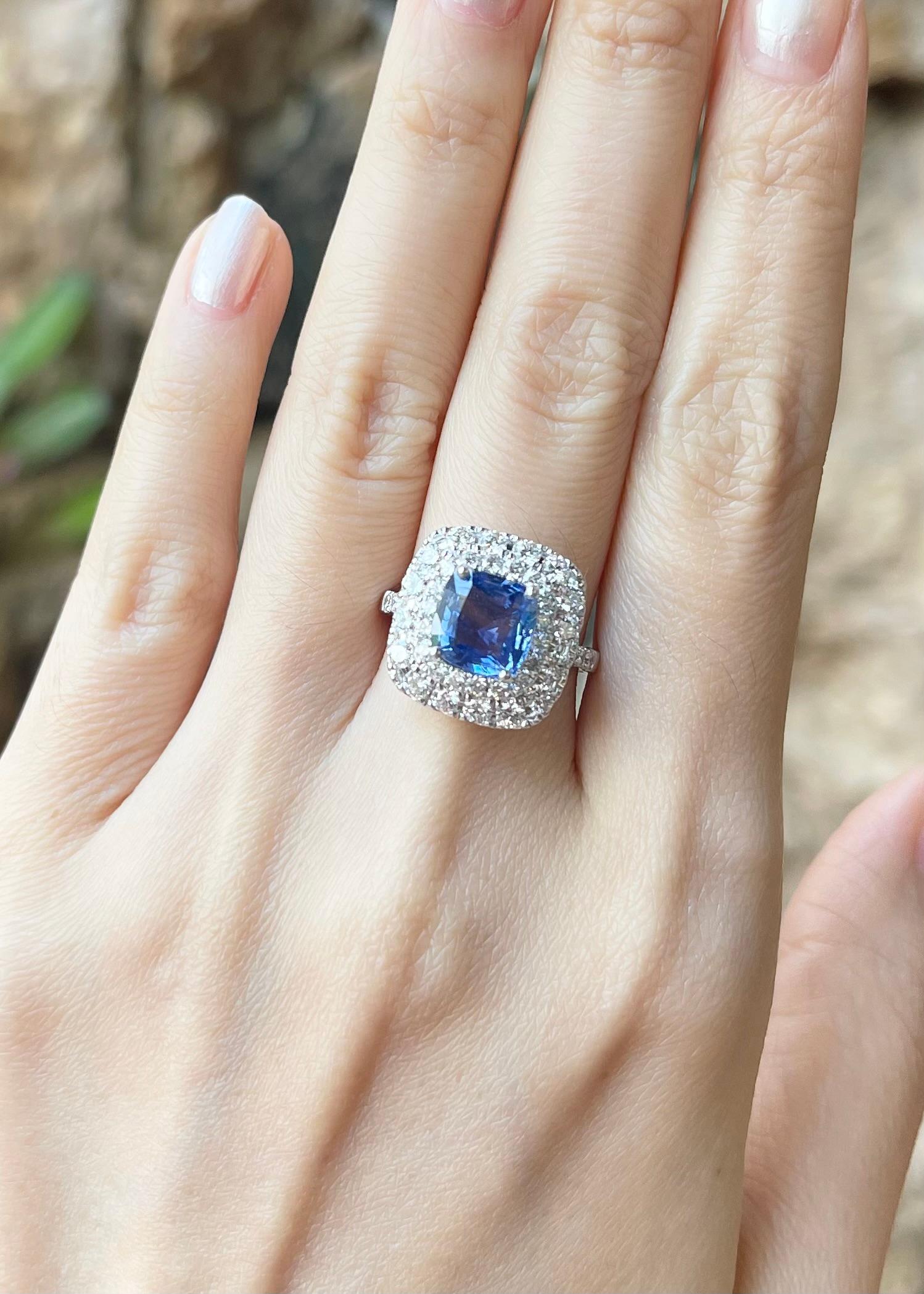 Saphir bleu 2,43 carats et diamant 1,31 carats Bague en or blanc 18 carats

Largeur :  1,5 cm 
Longueur : 1.5 cm
Taille de l'anneau : 53
Poids total : 5,65 grammes

