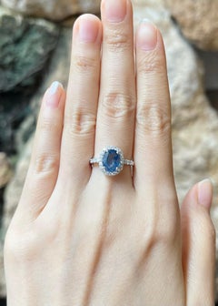 Anillo de Zafiro Azul con Diamante engastado en Oro Blanco de 18K
