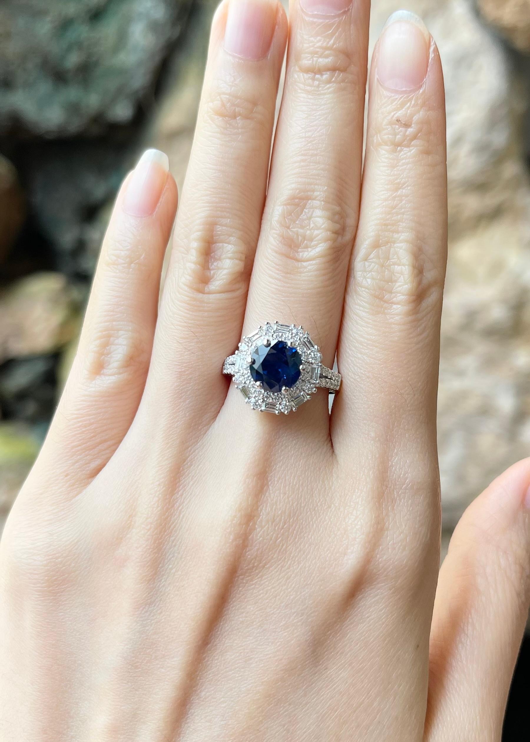 Blauer Saphir 2,91 Karat mit Diamant 0,95 Karat Ring in 18K Weißgold gefasst 

Breite:  1,4 cm 
Länge: 1,4 cm
Ringgröße: 53
Gesamtgewicht: 6,50 Gramm

