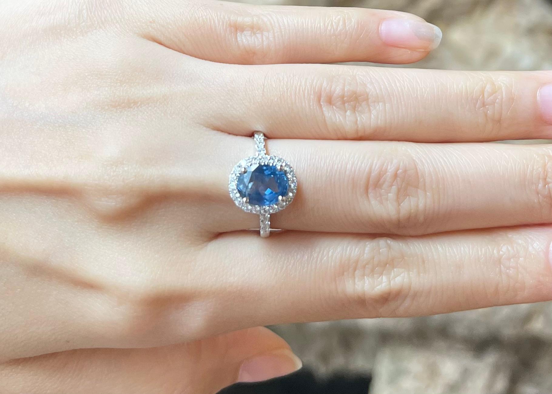 Contemporary Blue Sapphire with Diamond Ring set in 18K White Gold Settings For Sale