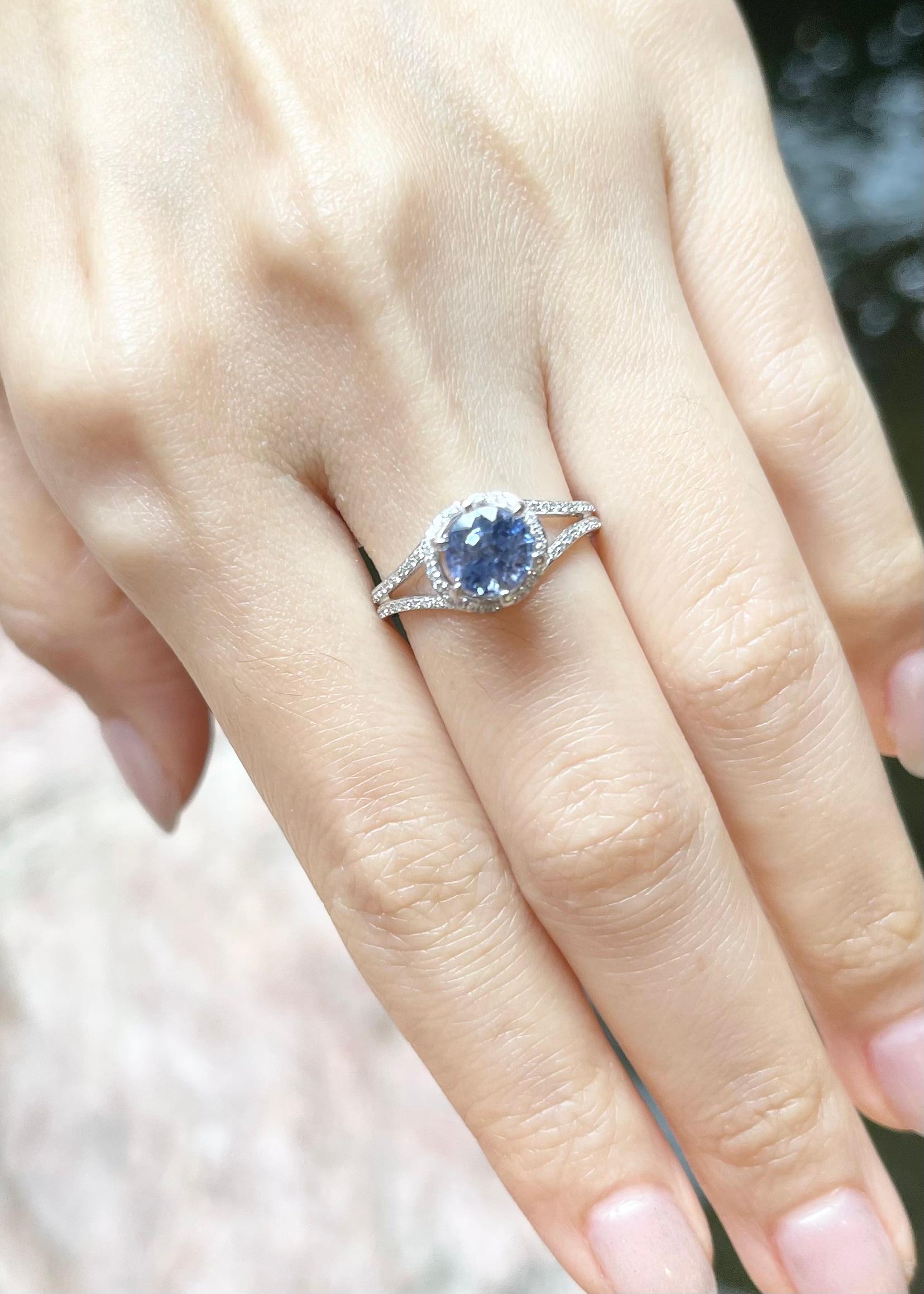 Round Cut Blue Sapphire with Diamond Ring set in 18K White Gold Settings For Sale