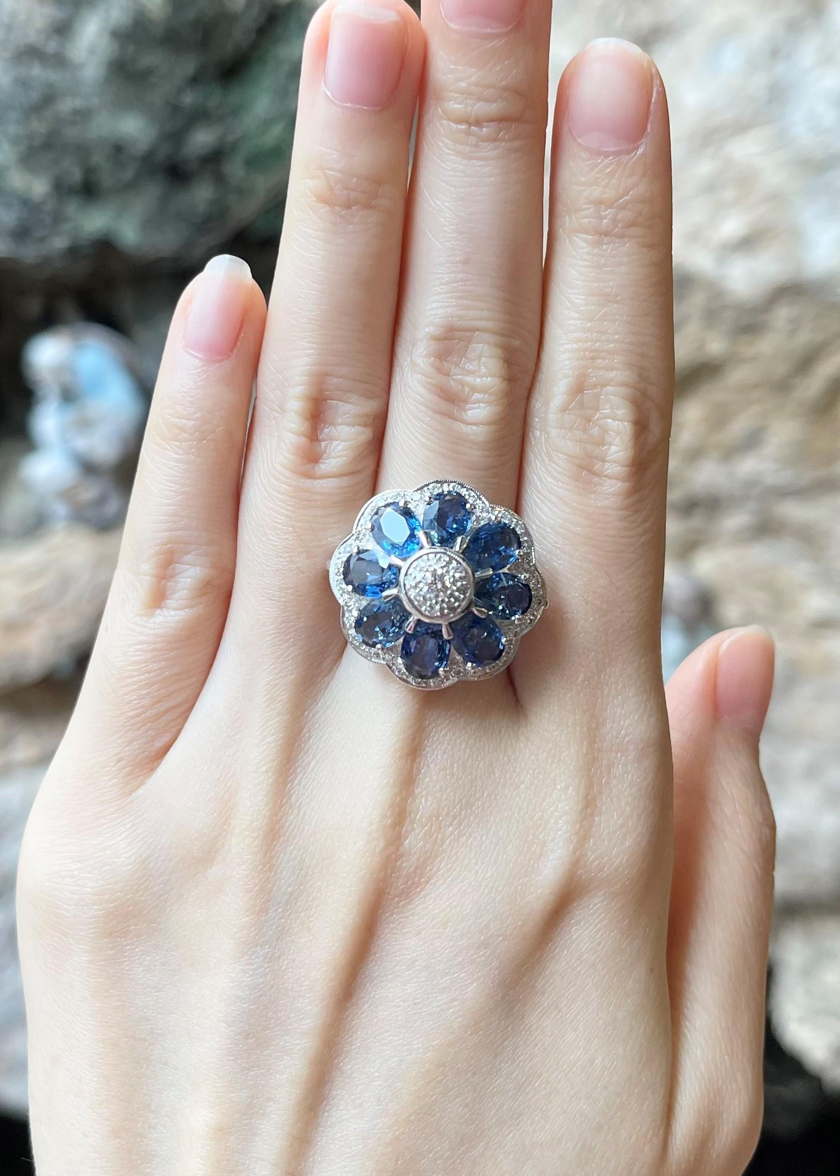 Blauer Saphir mit Diamantring in 18 Karat Weißgold gefasst im Zustand „Neu“ im Angebot in Bangkok, TH