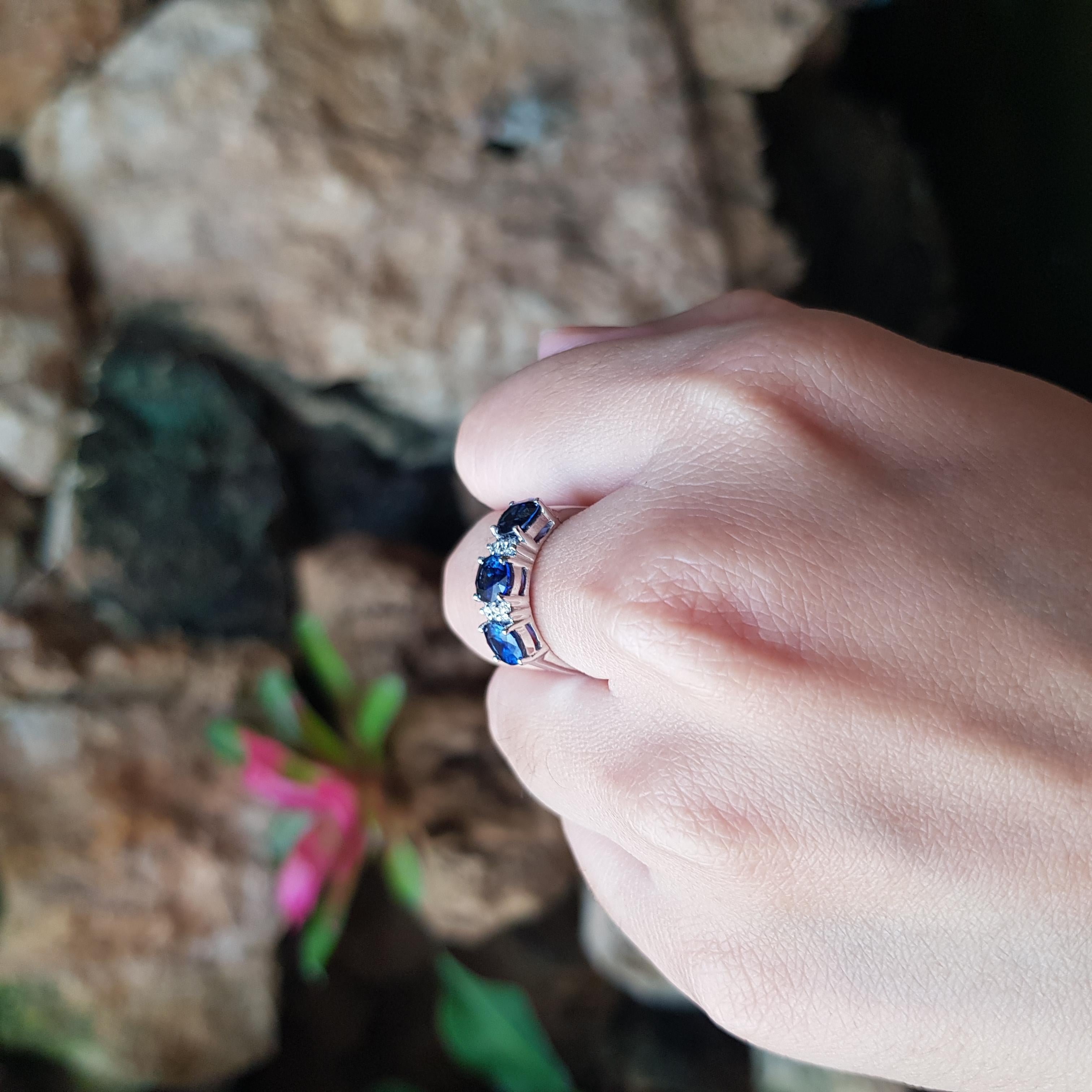 Anello con zaffiro blu e diamante con montatura in oro bianco 18 carati In condizioni Nuovo in vendita a Bangkok, TH