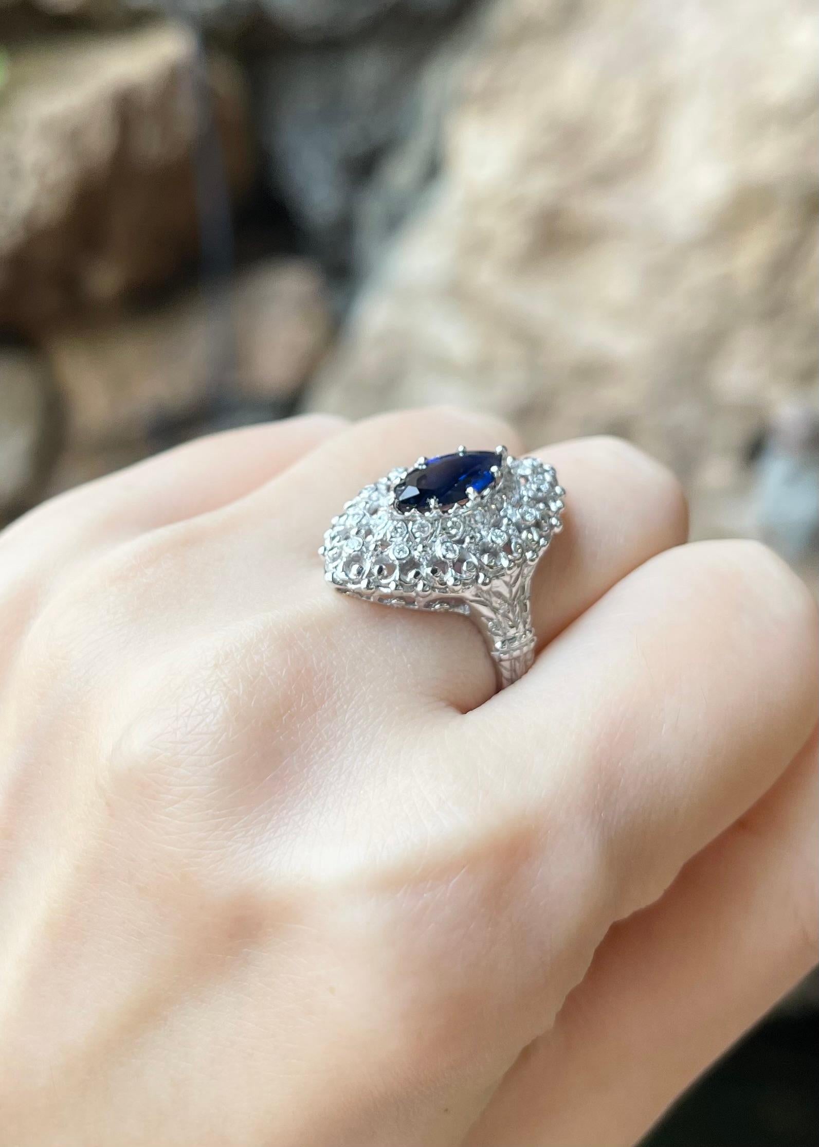 Blauer Saphir mit Diamantring in 18 Karat Weißgold gefasst Damen im Angebot