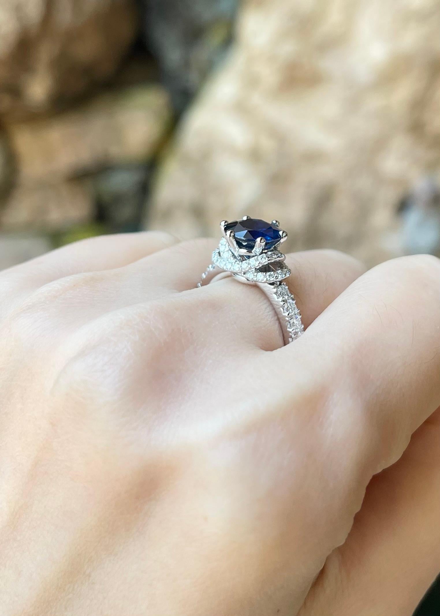 Blauer Saphir mit Diamantring in 18 Karat Weißgold gefasst Damen im Angebot