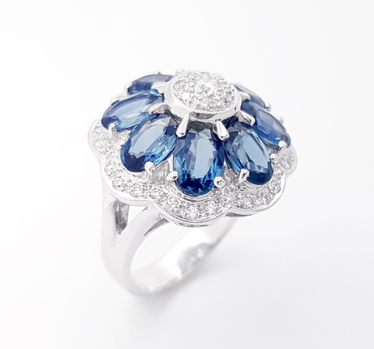 Blauer Saphir mit Diamantring in 18 Karat Weißgold gefasst im Angebot 1