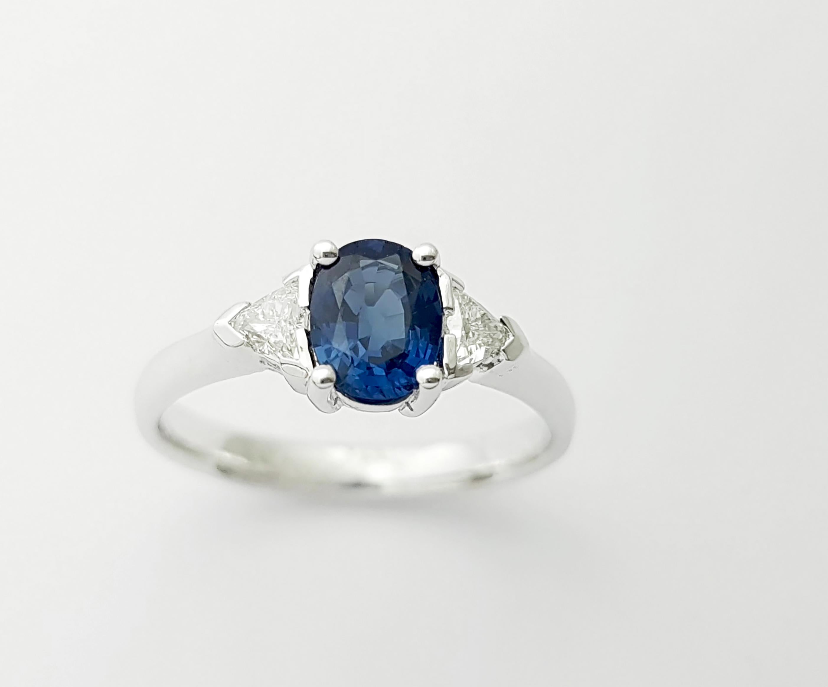 Anello con zaffiro blu e diamante con montatura in oro bianco 18 carati in vendita 1