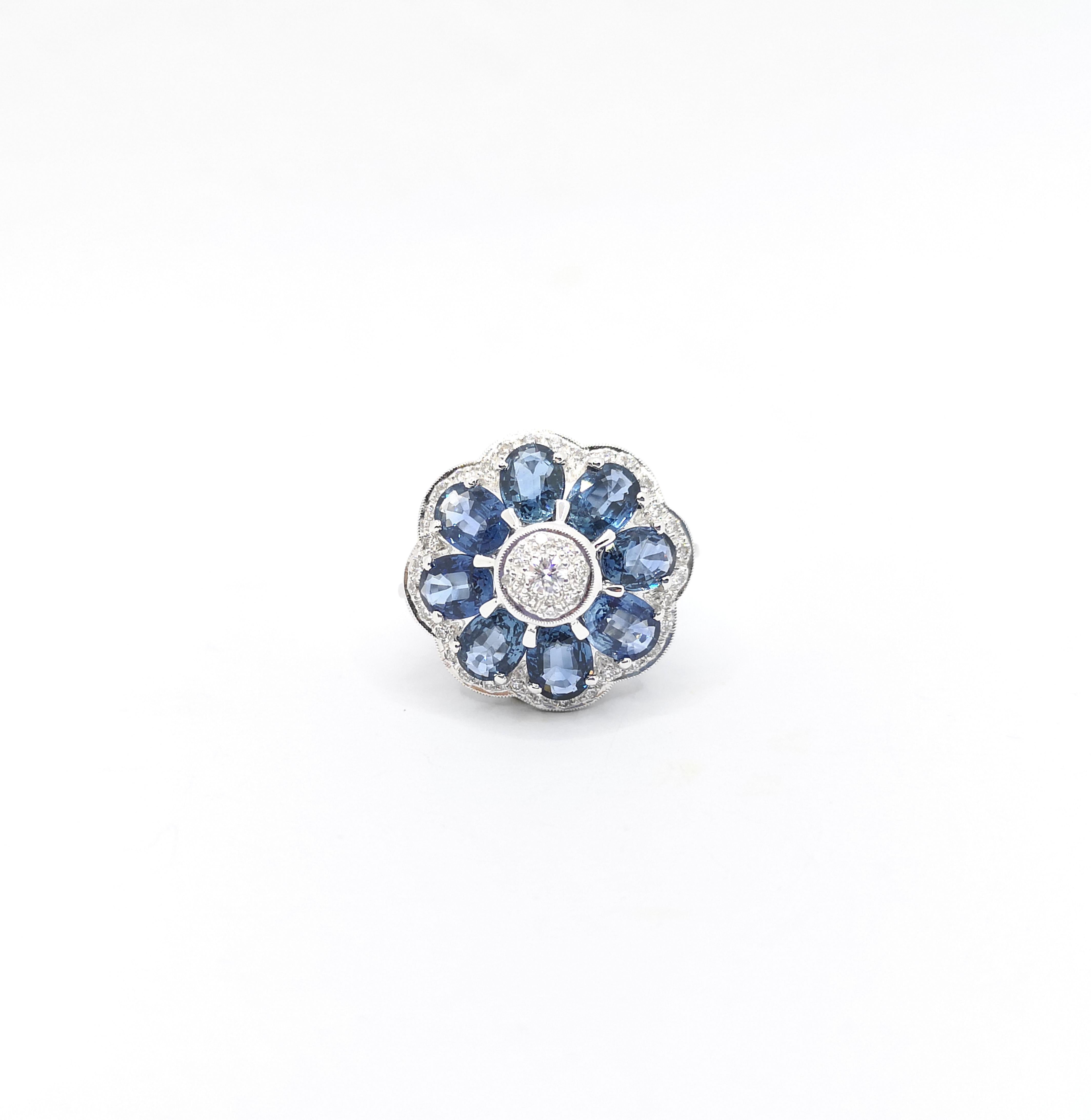 Blauer Saphir mit Diamantring in 18 Karat Weißgold gefasst im Angebot 2