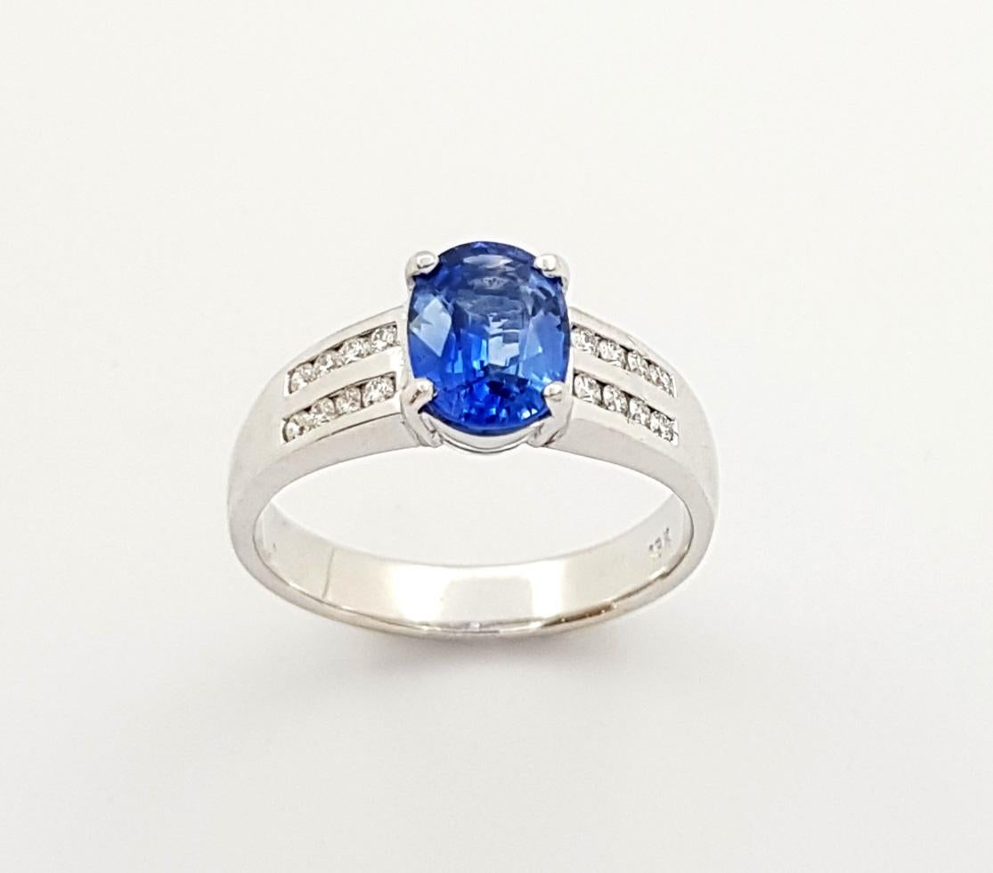 Blue Sapphire with Diamond Ring set in 18K White Gold Settings For Sale 3