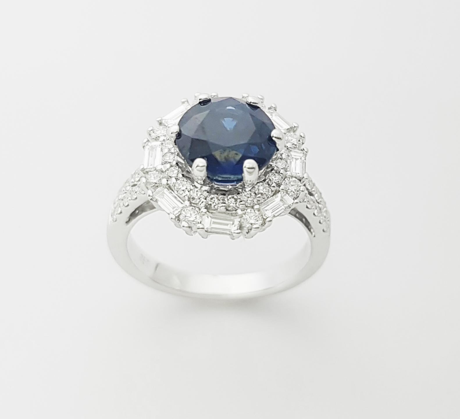 Blauer Saphir mit Diamantring in 18 Karat Weißgold gefasst im Angebot 3