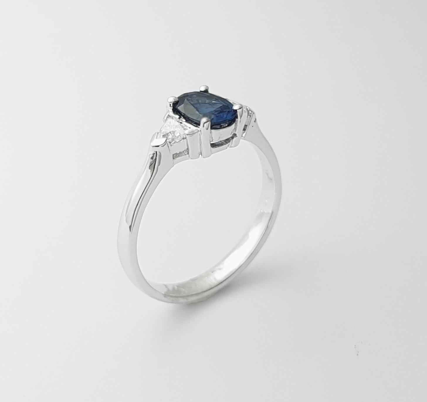 Anello con zaffiro blu e diamante con montatura in oro bianco 18 carati in vendita 3