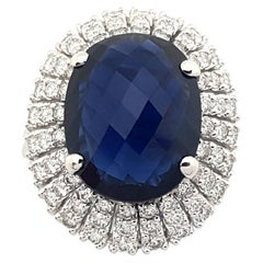 Blauer Saphir mit Diamantring in 18 Karat Weißgold gefasst