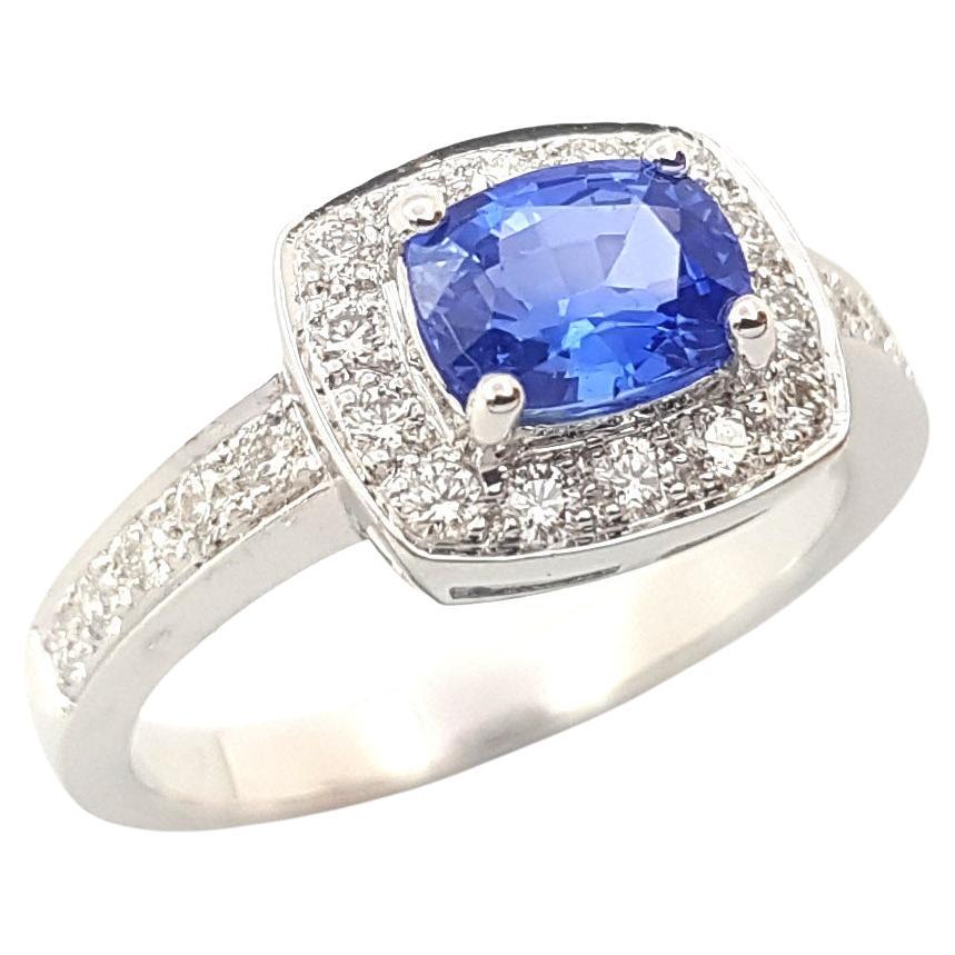 Bague en saphir bleu et diamants sertis en or blanc 18K en vente