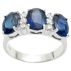 Anello con zaffiro blu e diamante con montatura in oro bianco 18 carati