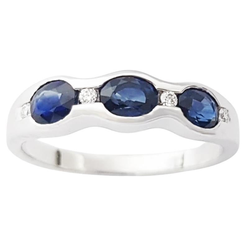 Bague en saphir bleu et diamants sertis en or blanc 18K