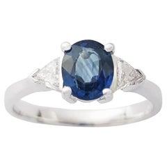 Anello con zaffiro blu e diamante con montatura in oro bianco 18 carati