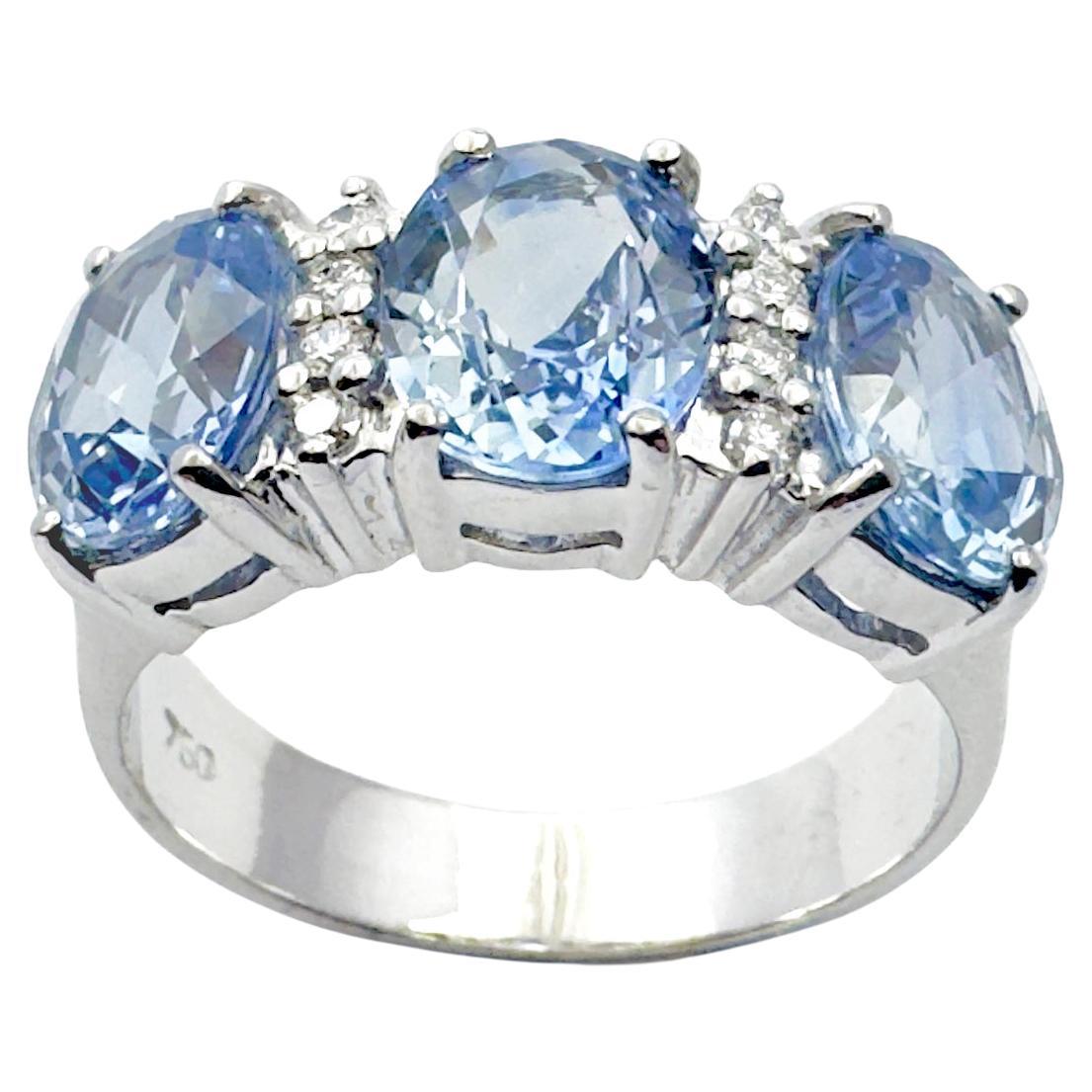 Blauer Saphir mit Diamantring in 18 Karat Weißgold gefasst