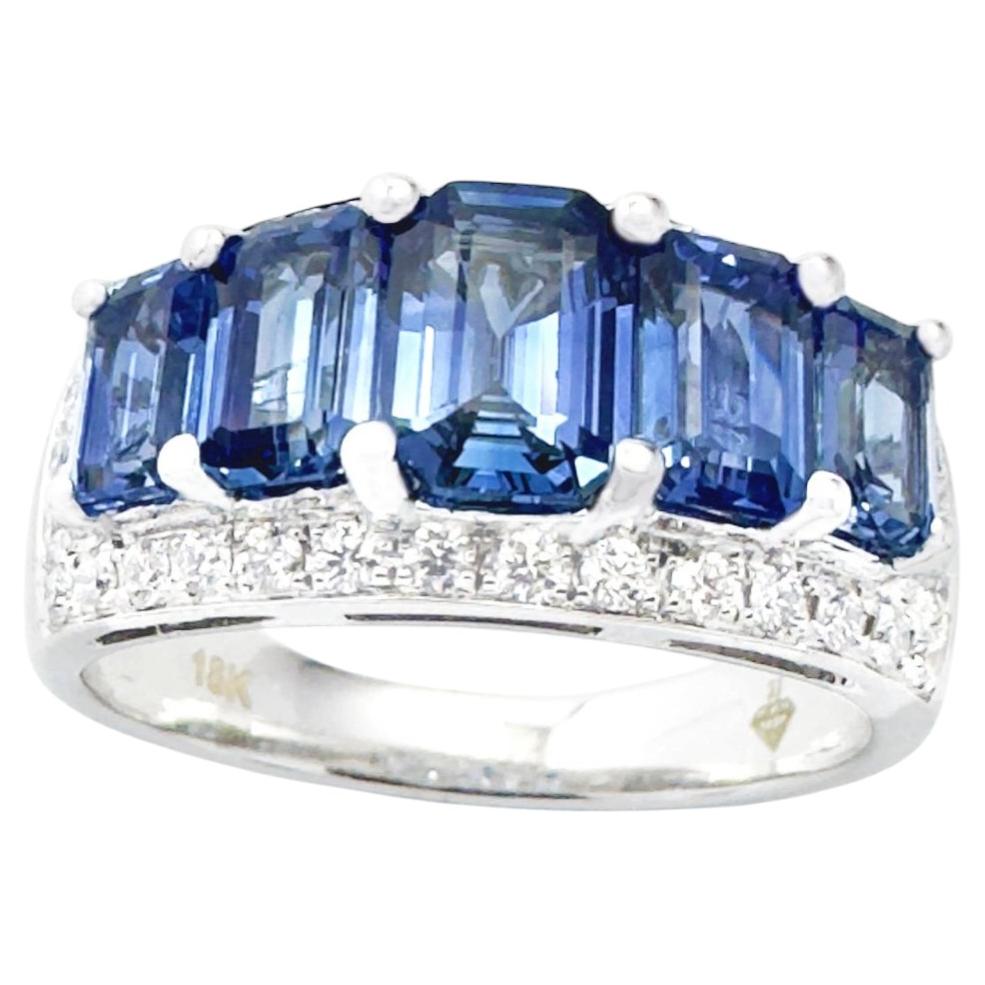 Blauer Saphir mit Diamantring in 18 Karat Weißgold gefasst
