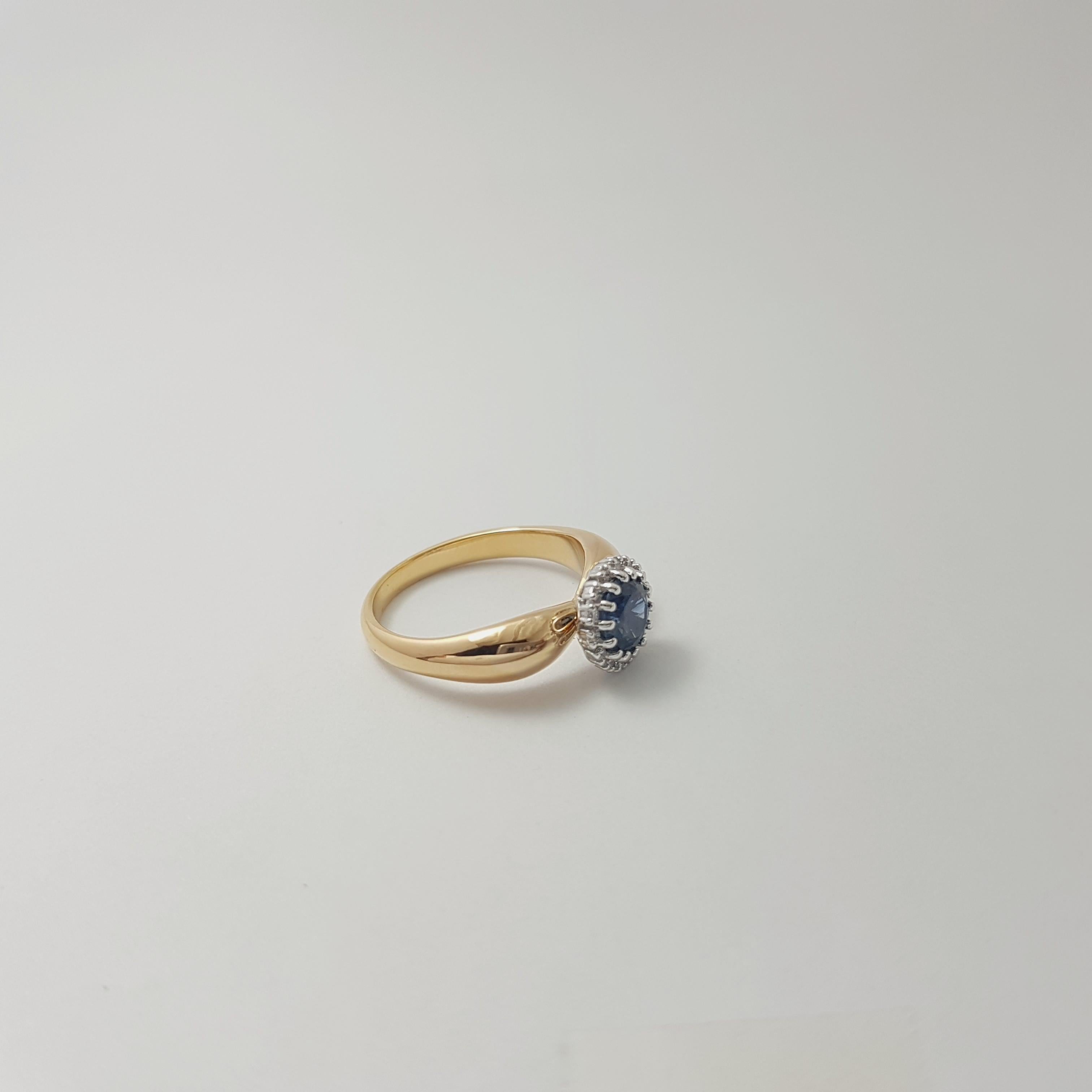 Bague en or blanc/jaune 18K sertie de saphirs bleus et de diamants en vente 5