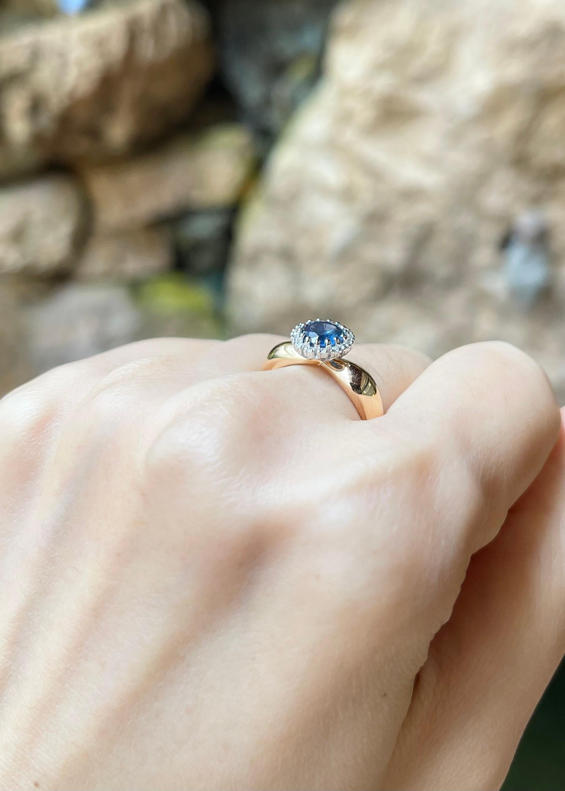 Bague en or blanc/jaune 18K sertie de saphirs bleus et de diamants Pour femmes en vente