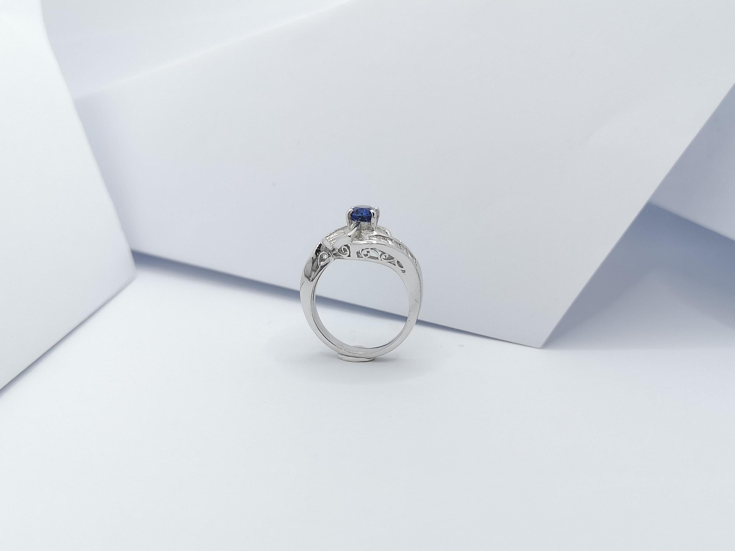 Blue Sapphire with Diamond Ring Set in Platinum 900 Settings For Sale 3