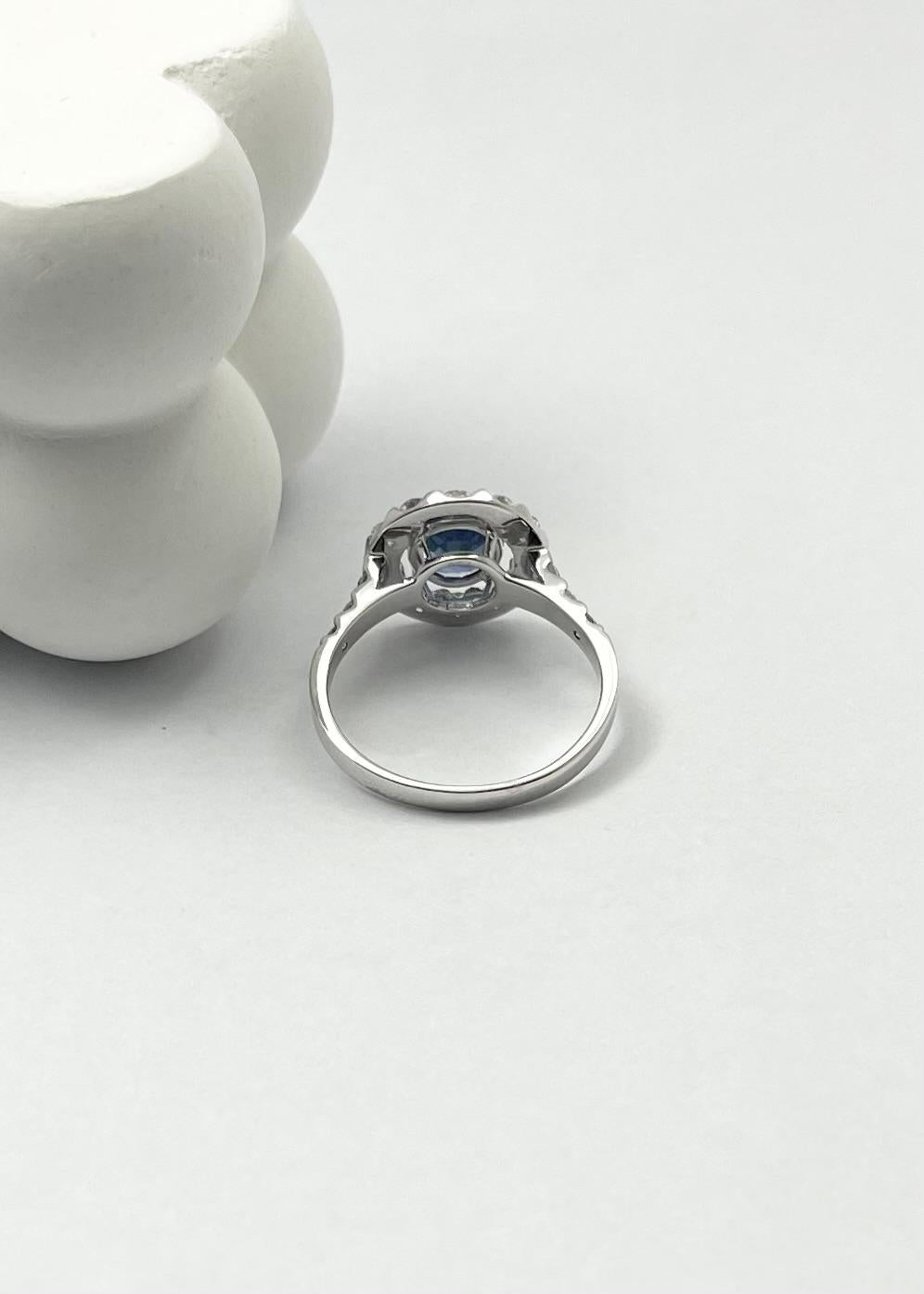 Anello con zaffiro blu e diamante con montatura in platino 950 in vendita 4