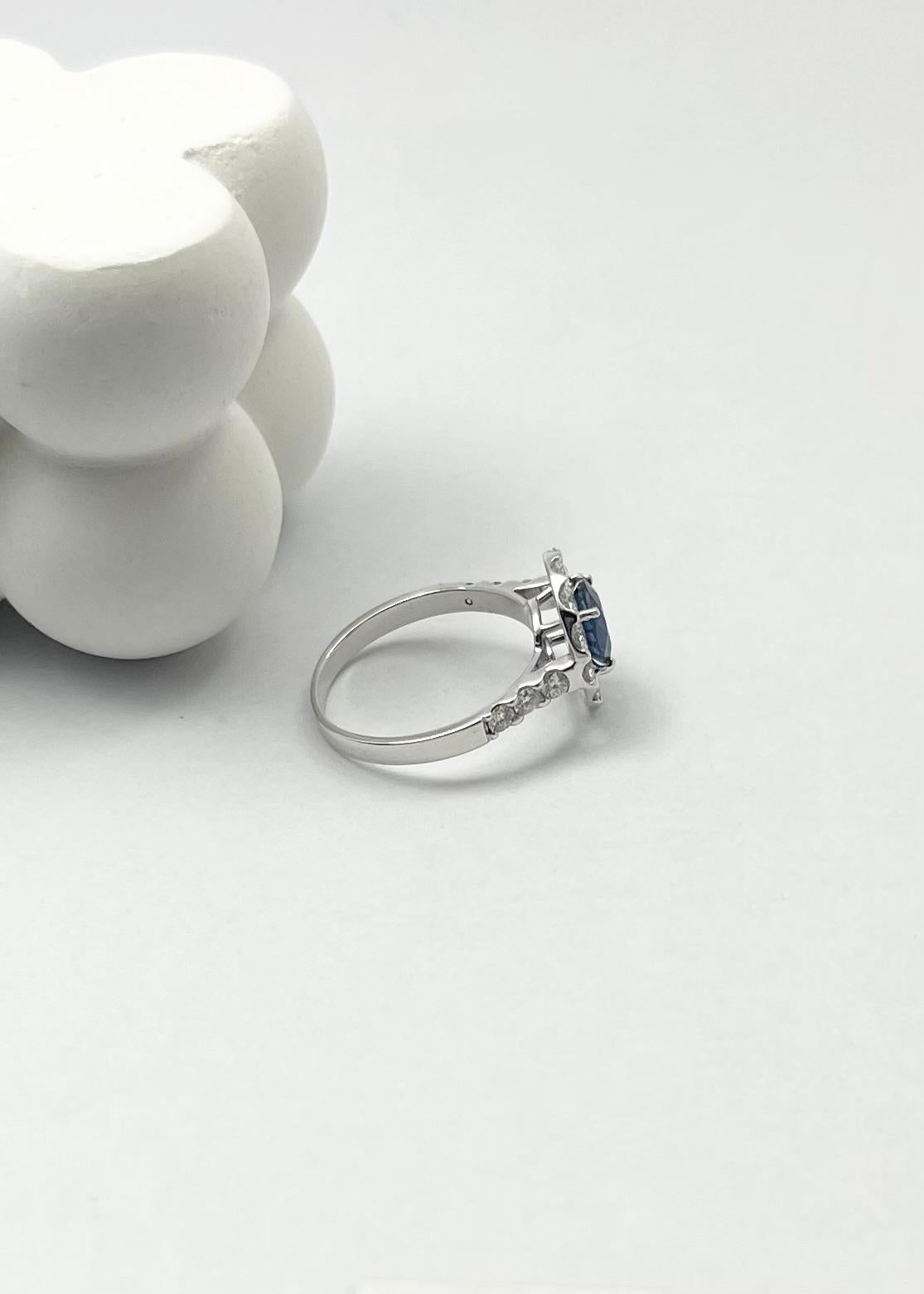 Anello con zaffiro blu e diamante con montatura in platino 950 in vendita 5