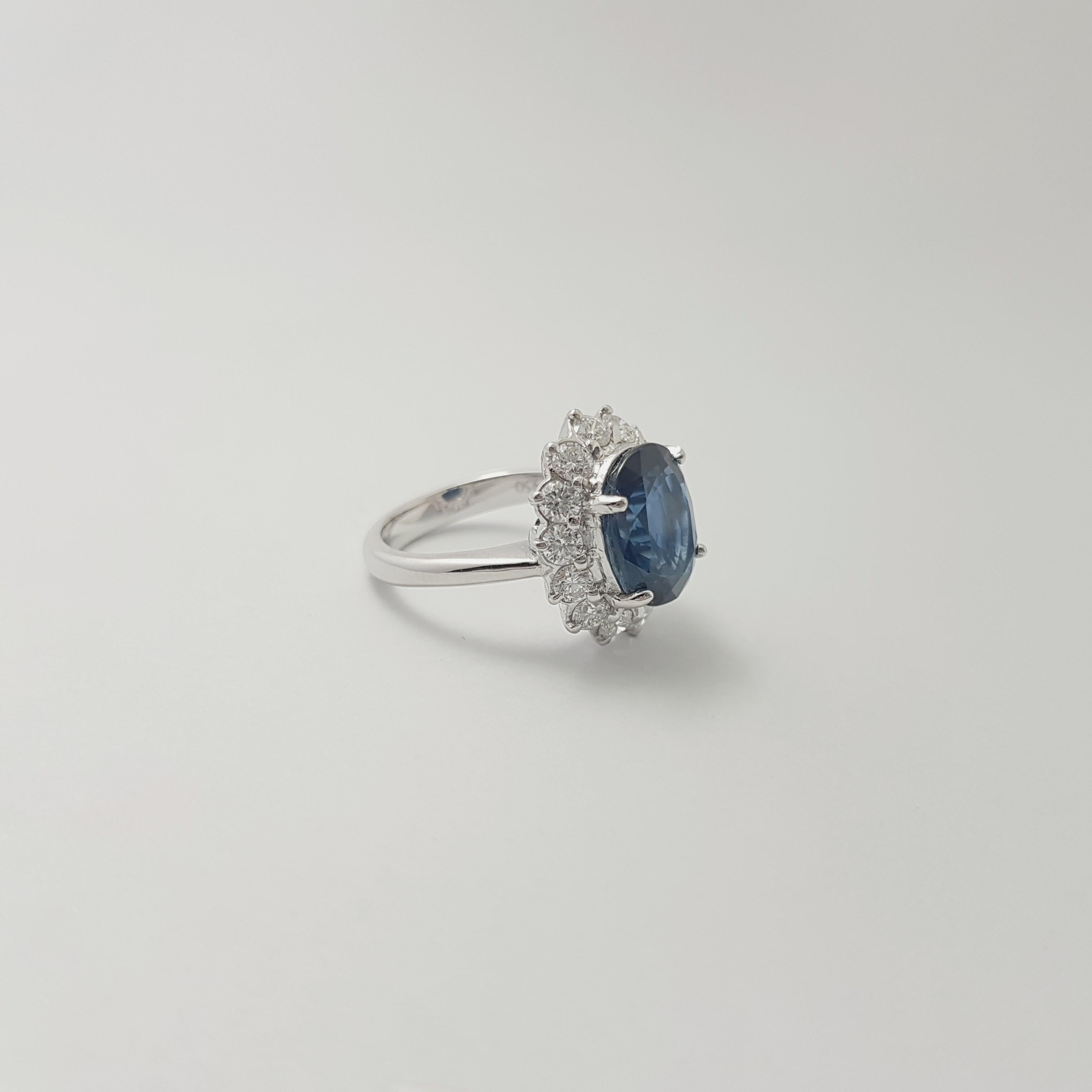 Bague saphir bleu et diamant en platine 950 en vente 7