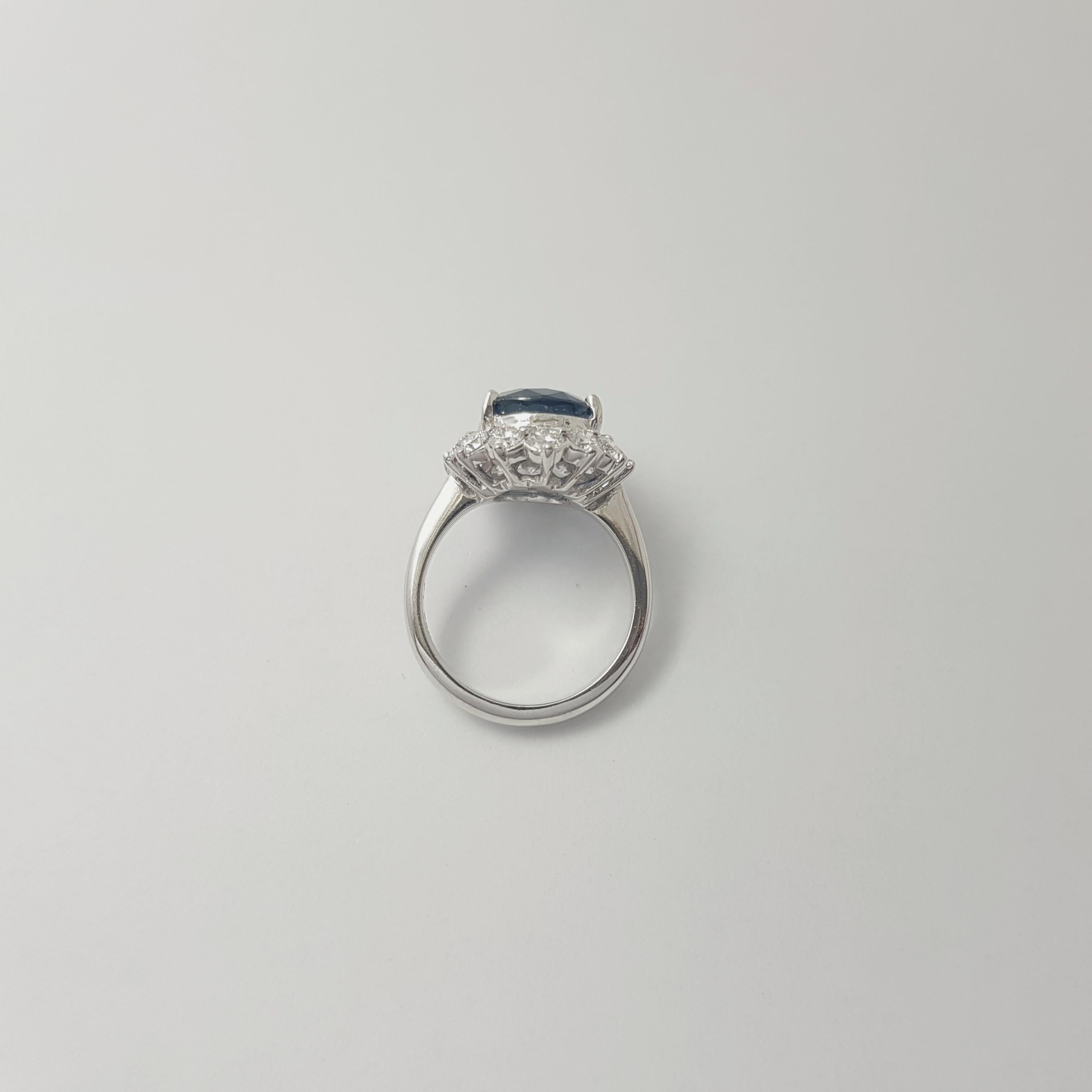 Bague saphir bleu et diamant en platine 950 en vente 9