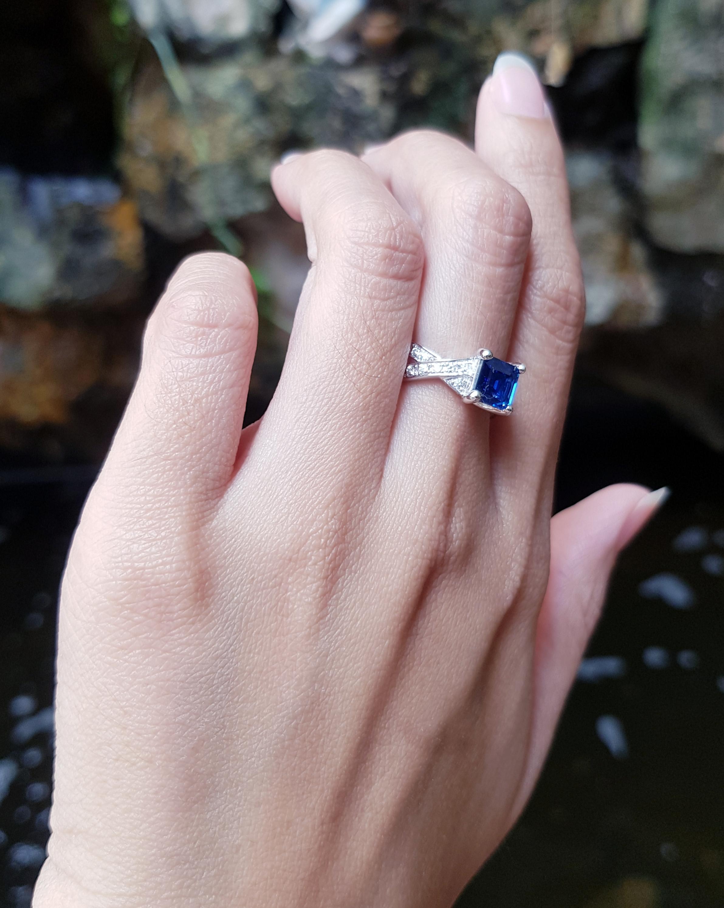 Contemporary Certified Burmese Blue Sapphire with Diamond Ring Set in Platinum 950  For Sale