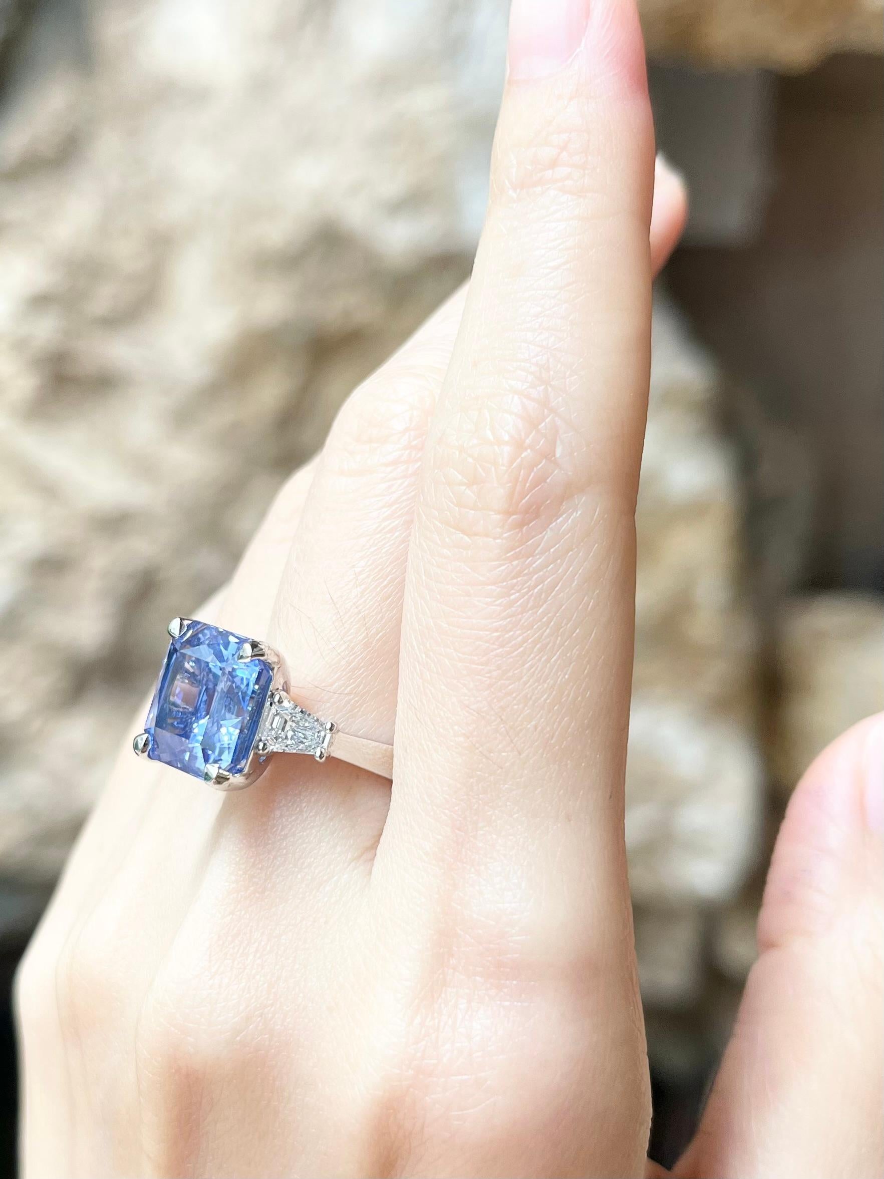 Blue Sapphire with Diamond Ring set in Platinum 950 Settings In New Condition For Sale In Bangkok, TH