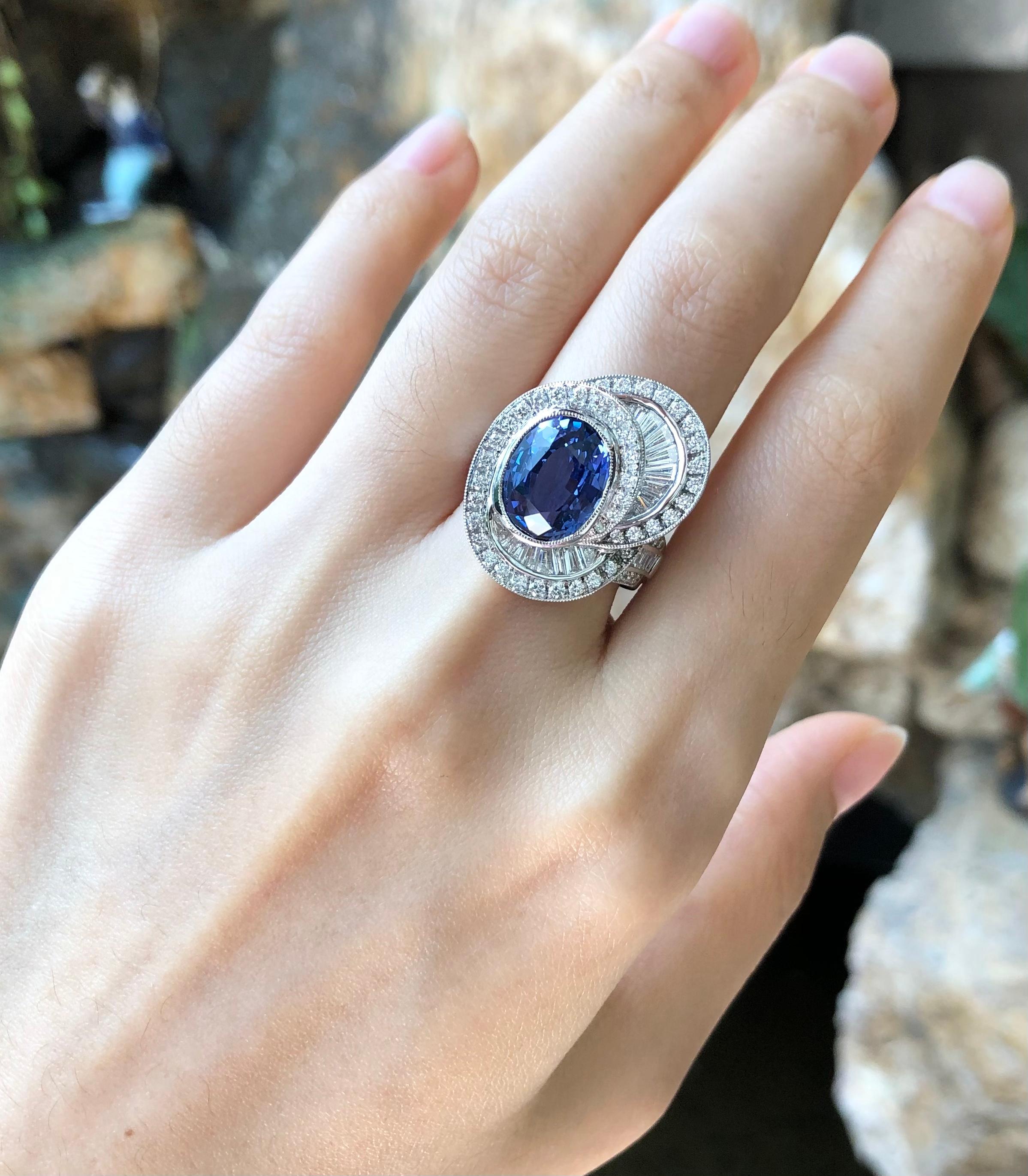 Blue Sapphire with Diamond Ring Set in Platinum 950 Settings In New Condition For Sale In Bangkok, TH