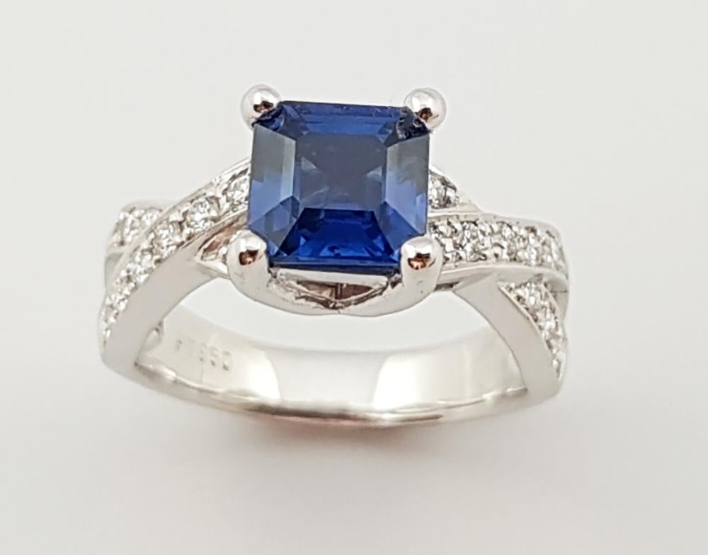 Certified Burmese Blue Sapphire with Diamond Ring Set in Platinum 950  In New Condition For Sale In Bangkok, TH