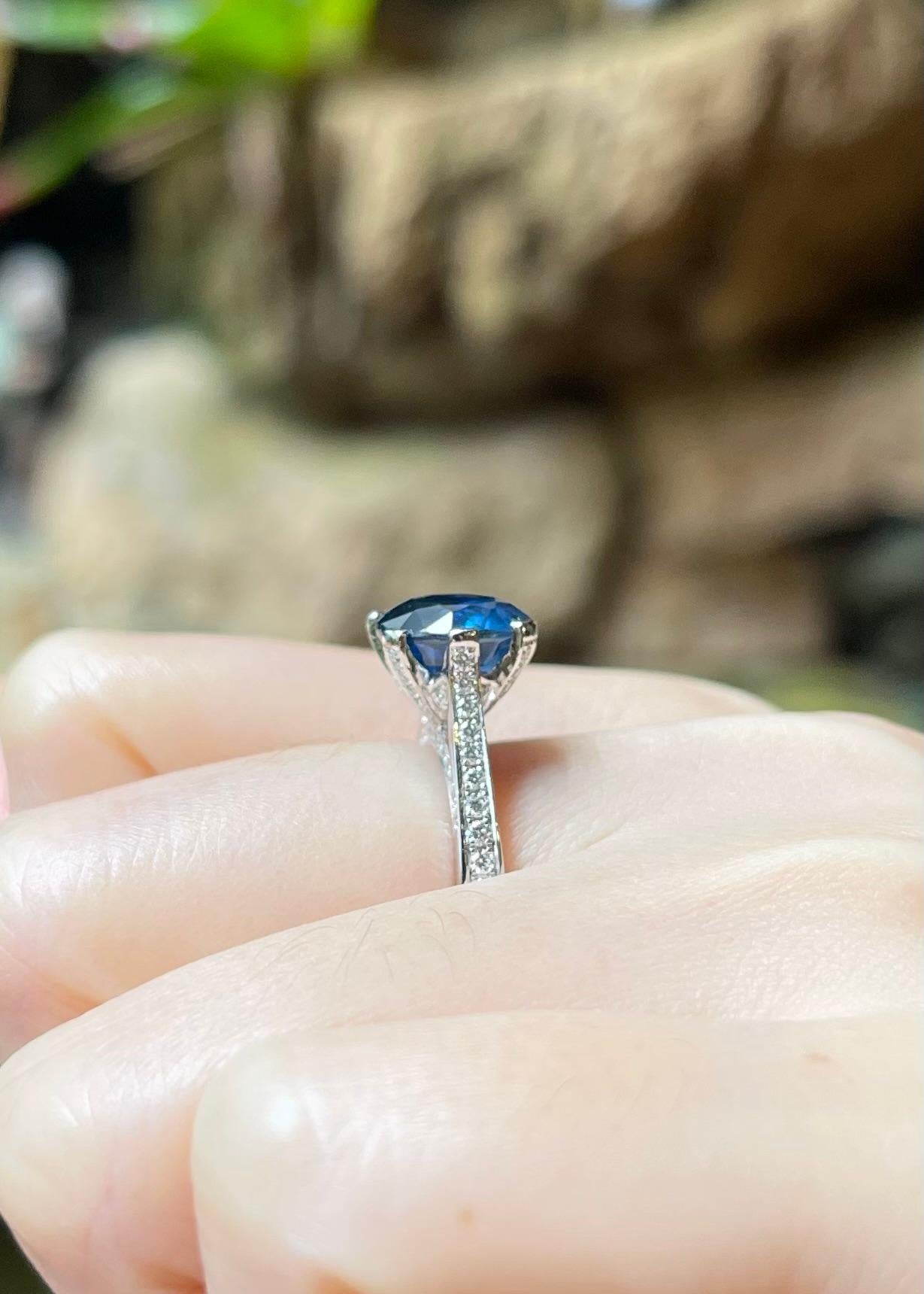 Anello con zaffiro blu e diamante con montatura in platino 950 in vendita 1
