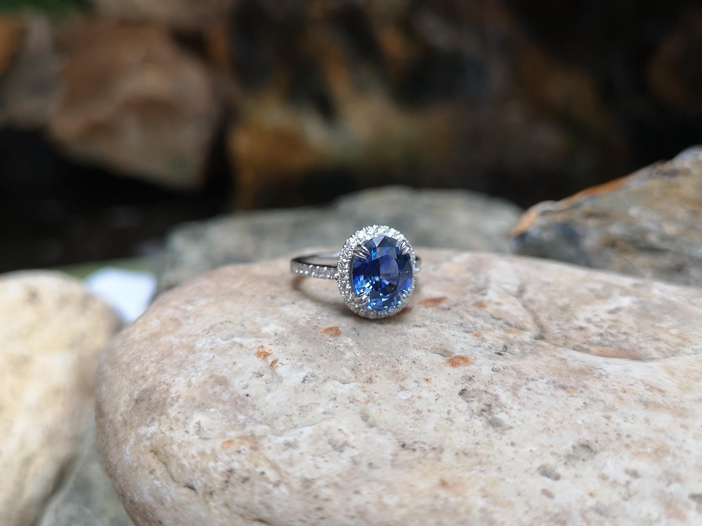 GIA Certified 3cts Ceylon Blue Sapphire with Diamond Ring Set in Platinum For Sale 3