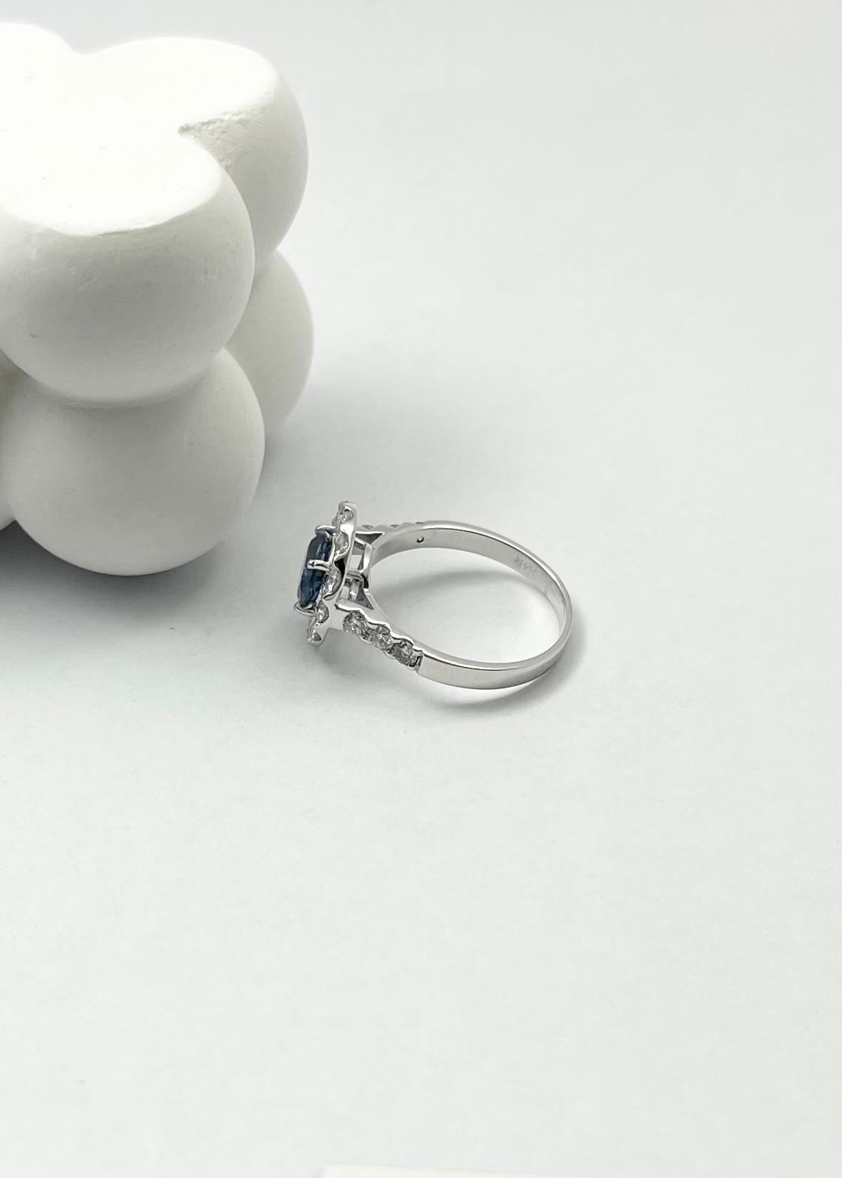 Anello con zaffiro blu e diamante con montatura in platino 950 in vendita 3