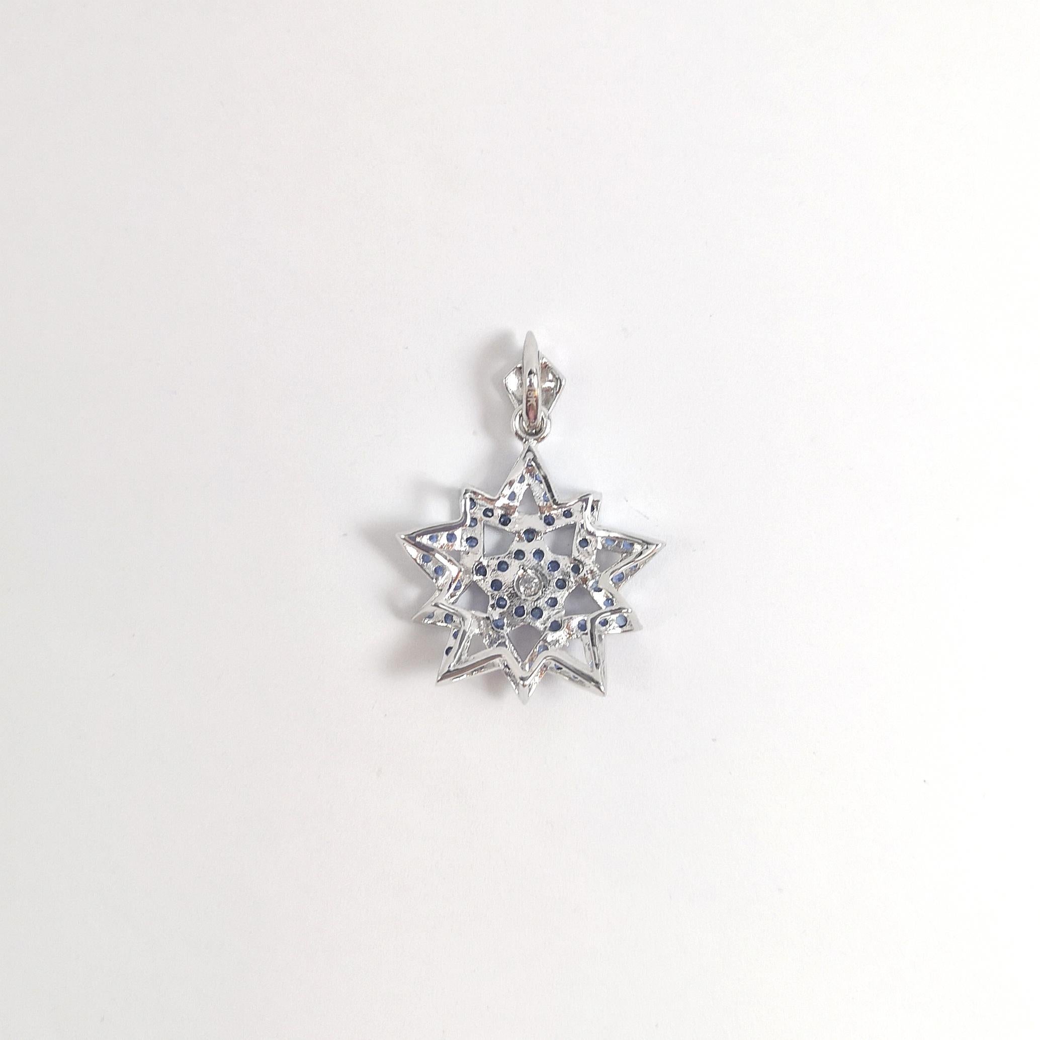 Pendentif étoile/feuille en or blanc 18 carats serti d'un saphir bleu et de diamants Neuf - En vente à Bangkok, TH