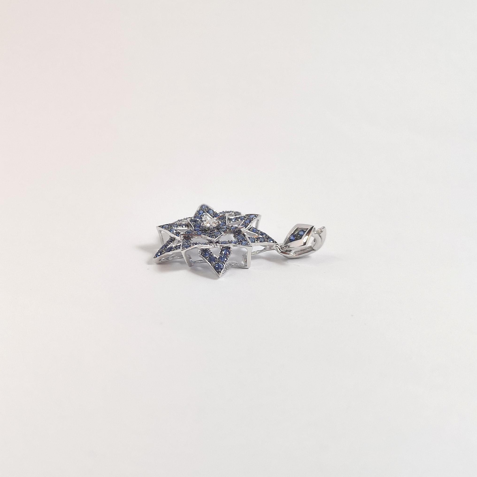 Pendentif étoile/feuille en or blanc 18 carats serti d'un saphir bleu et de diamants Unisexe en vente