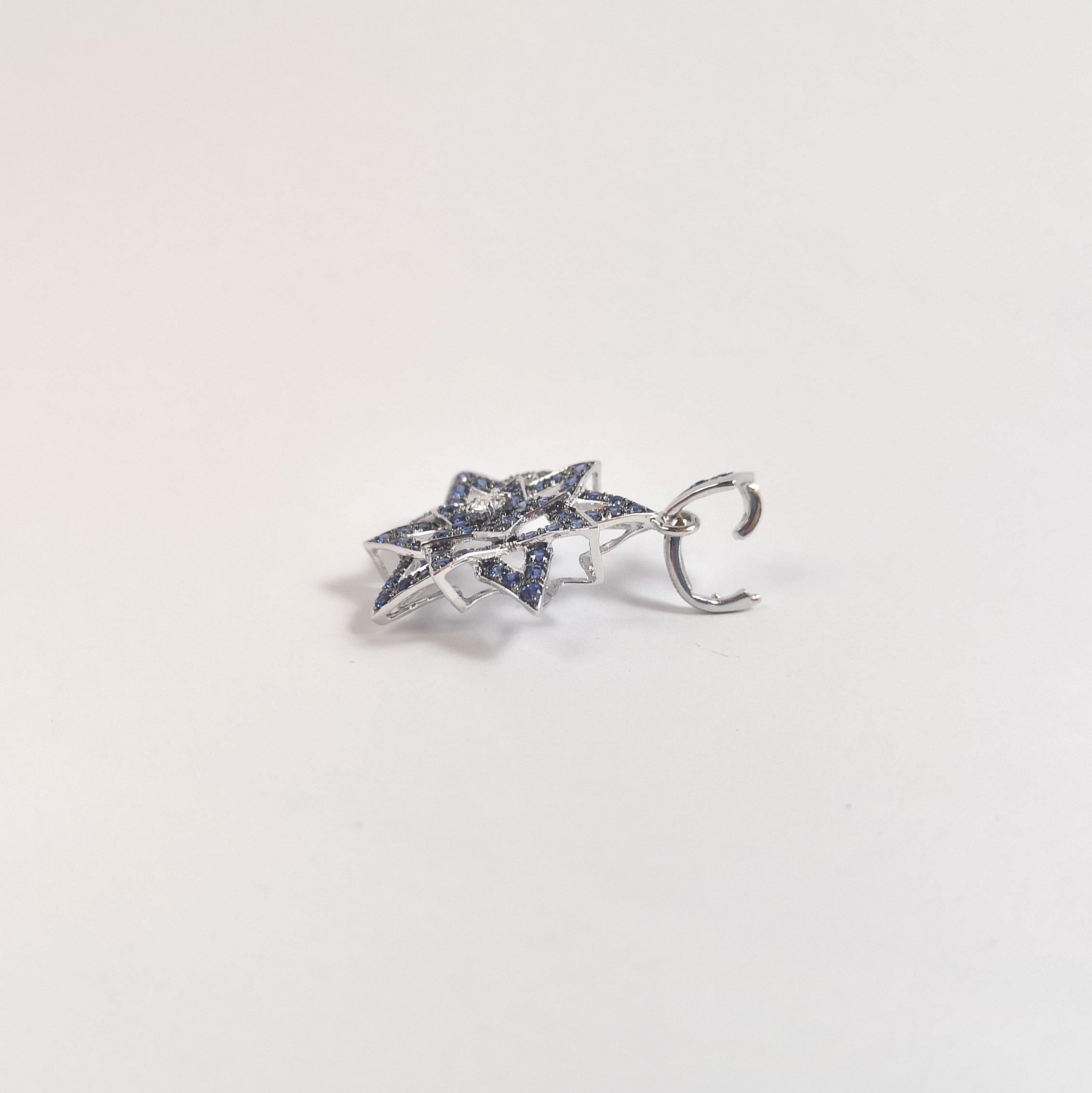 Pendentif étoile/feuille en or blanc 18 carats serti d'un saphir bleu et de diamants en vente 1