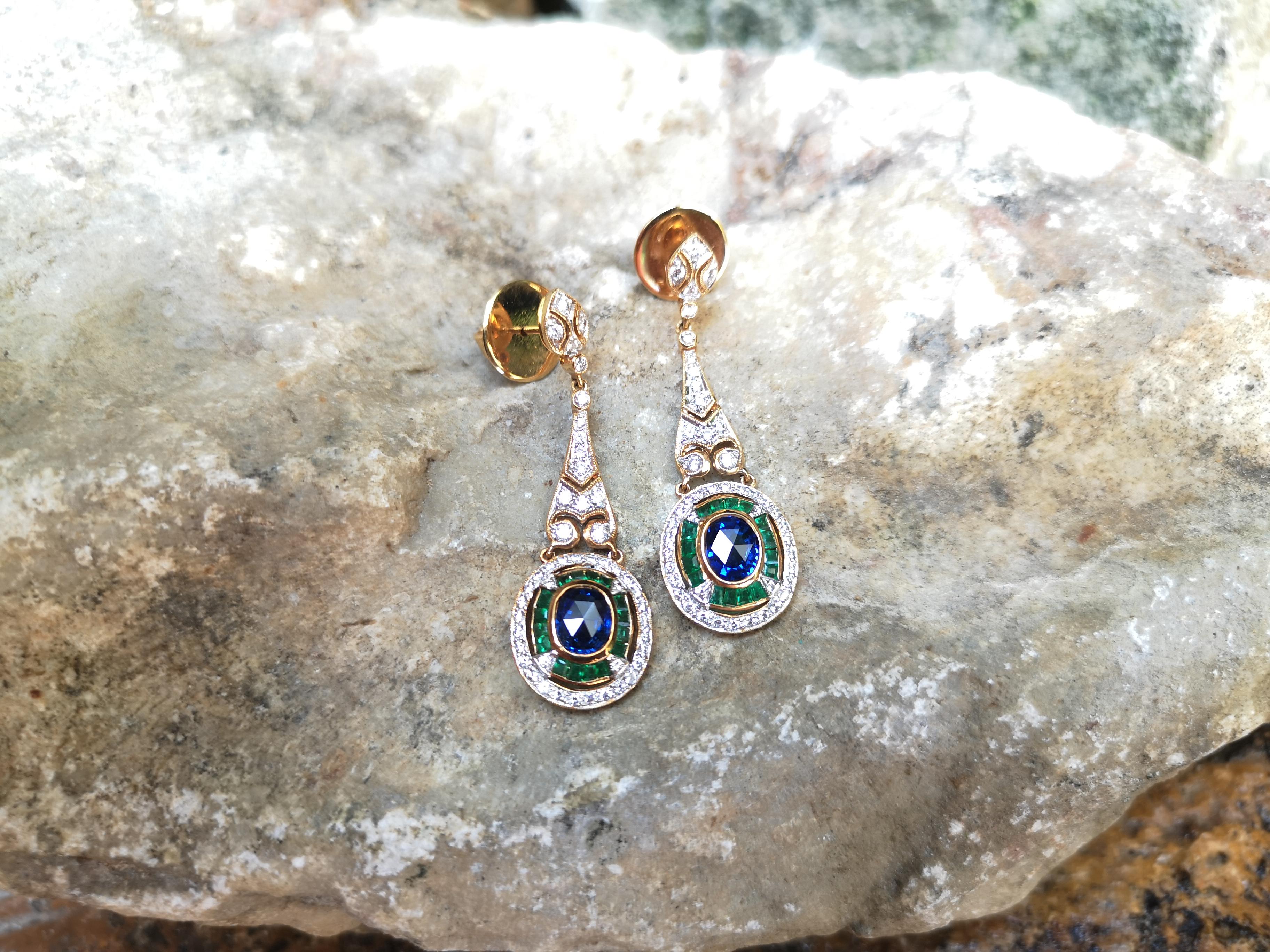 Blue Sapphire with Emerald and Diamond Earrings Set in 18 Karat Gold Settings In New Condition In Bangkok, TH