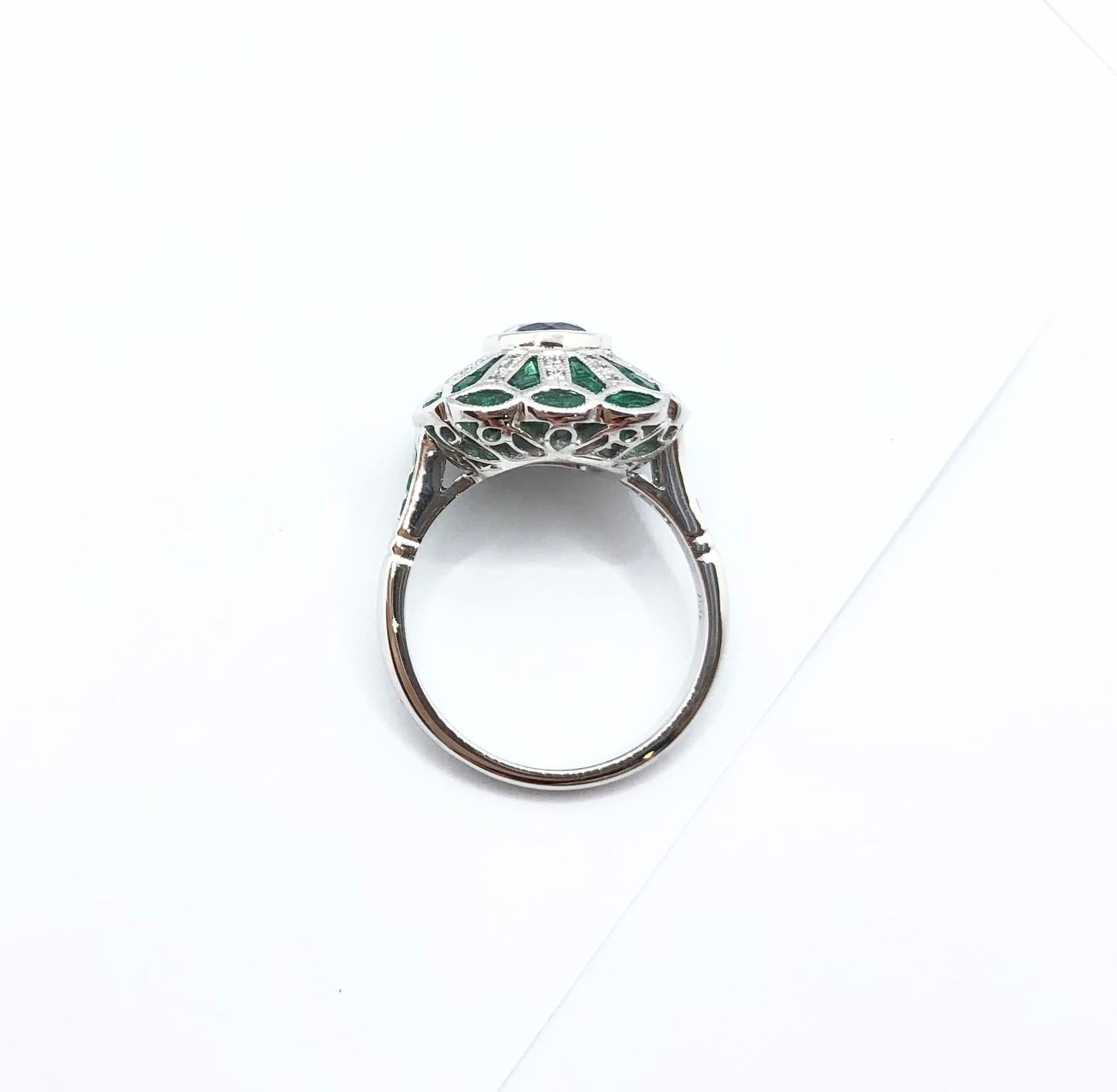 Ring mit blauem blauem Saphir mit Smaragd und Diamant in 18 Karat Weißgoldfassung im Angebot 4