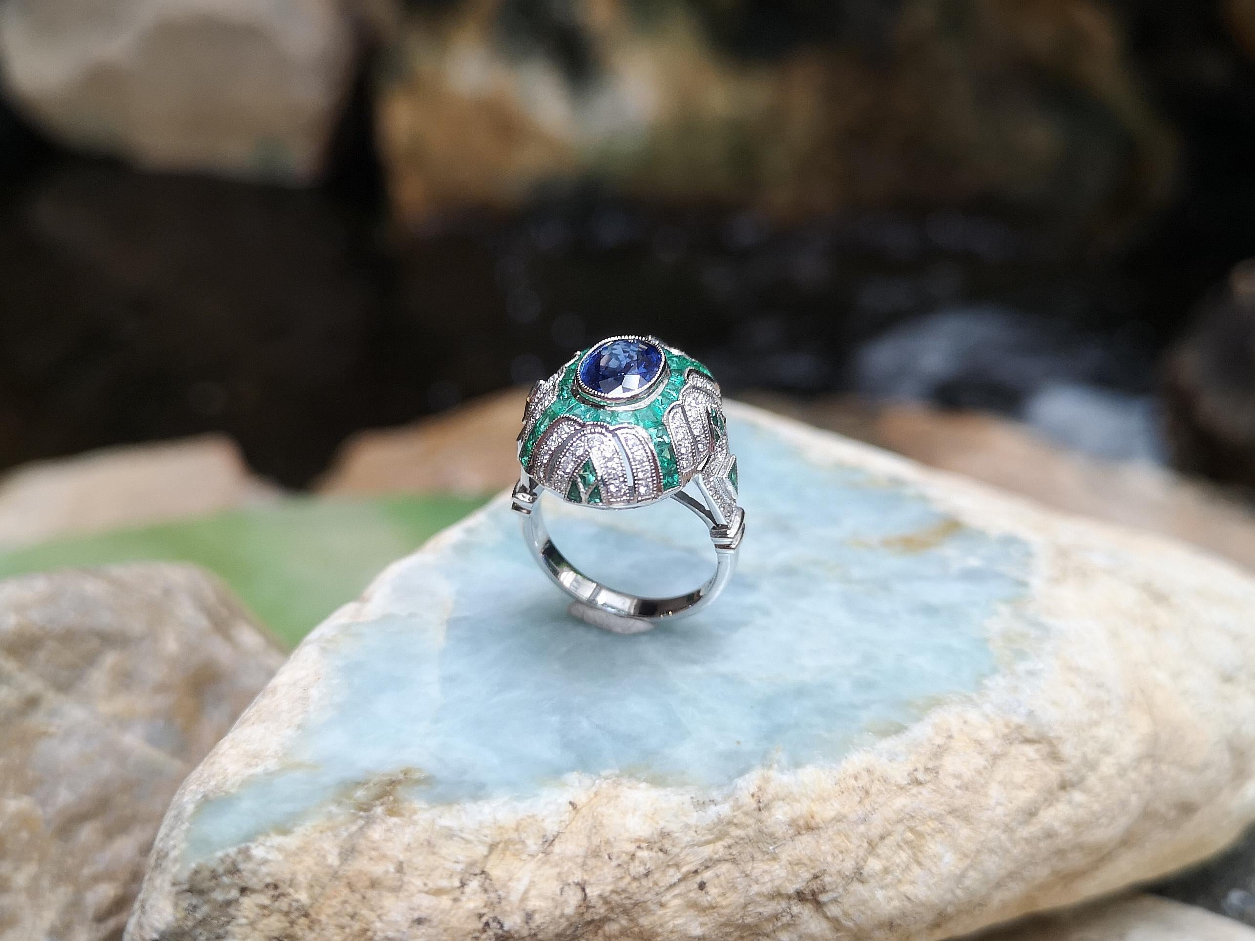 Blue Sapphire with Emerald and Diamond Ring Set in 18 Karat White Gold Settings For Sale 7